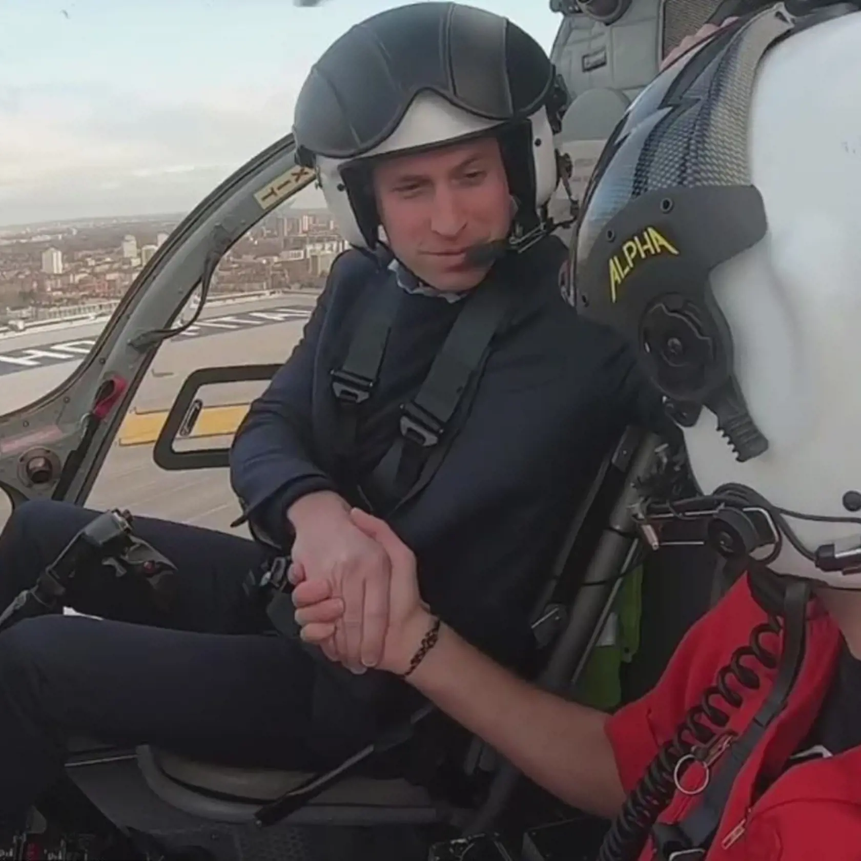 Princ William nie je len budúcim kráľom Anglicka, ale aj profesionálnym pilotom vrtuľníka.