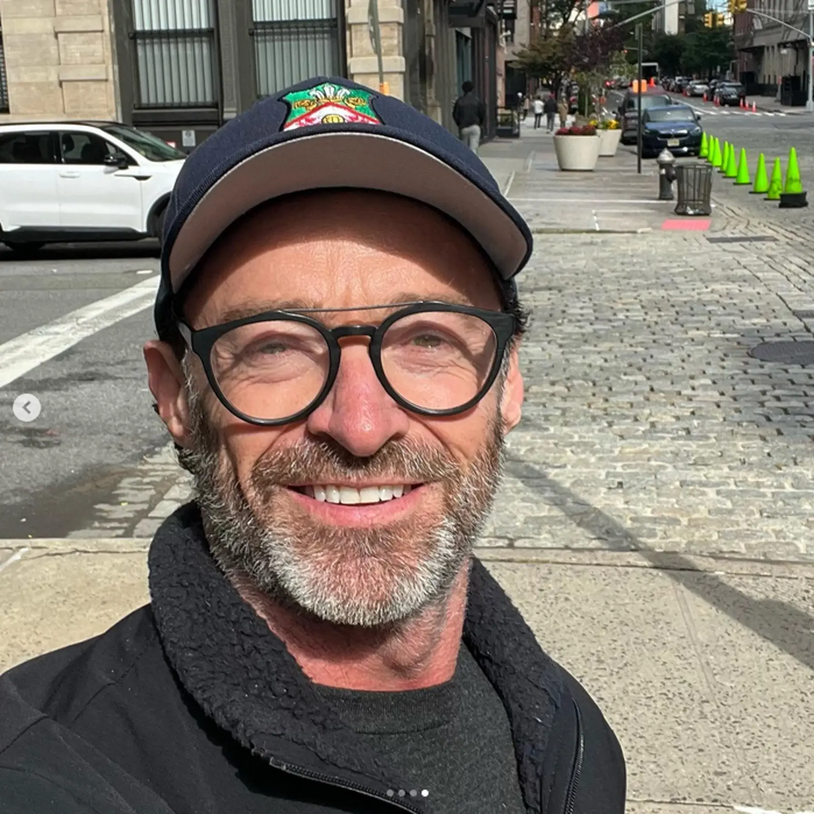 Opäť sexi a usmiaty. Hugh Jackman po návšteve barbera doslova žiaril.