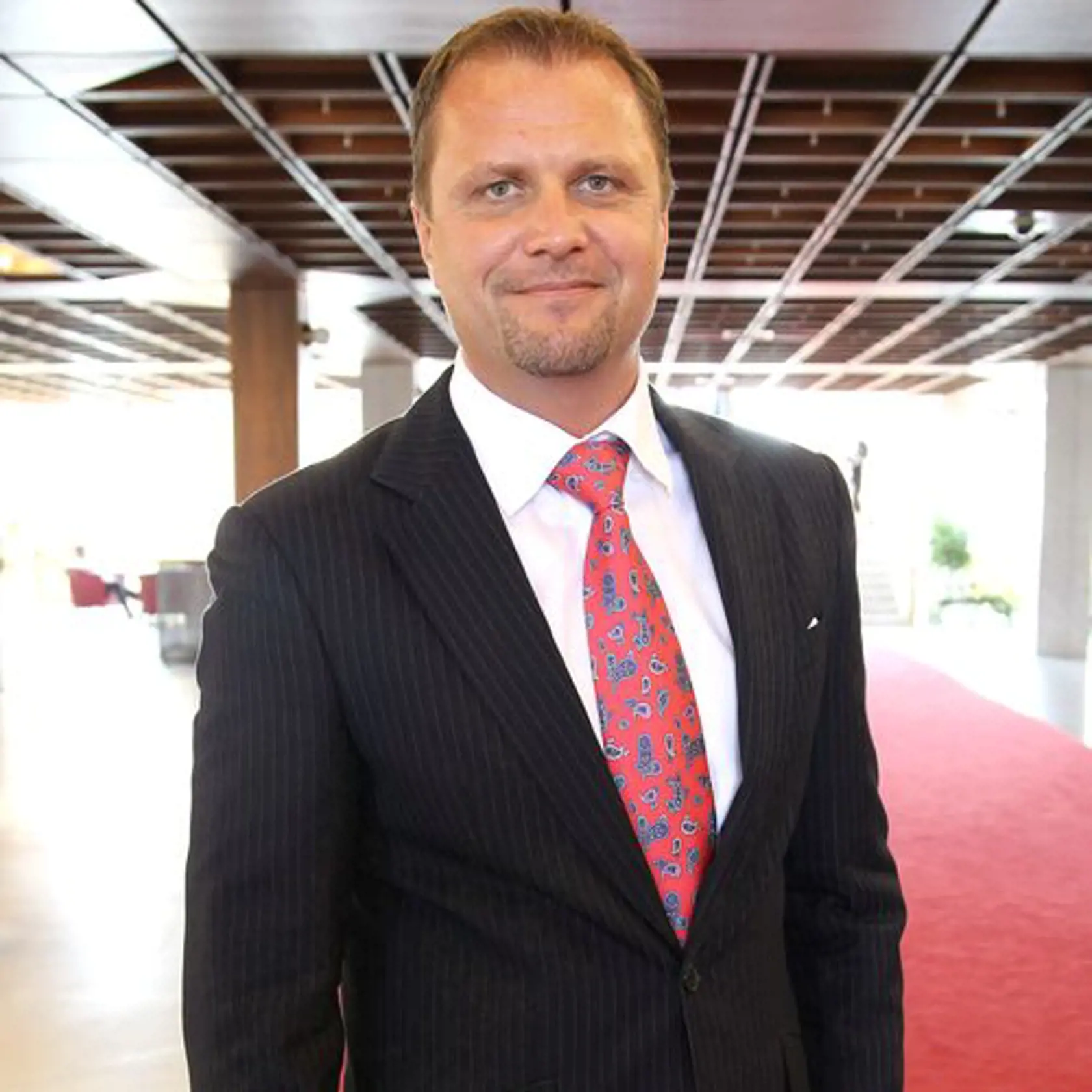 Podpredseda parlamentu Andrej Hrnčiar potvrdil, že v nedeľu v noci došlo na ceste medzi Strečnom a Martinom k mimoriadnej udalosti.