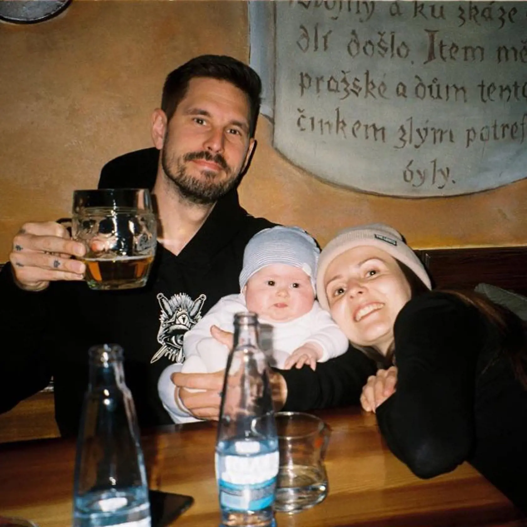Jakub Zitron Ťapák s manželkou a dcérkou.