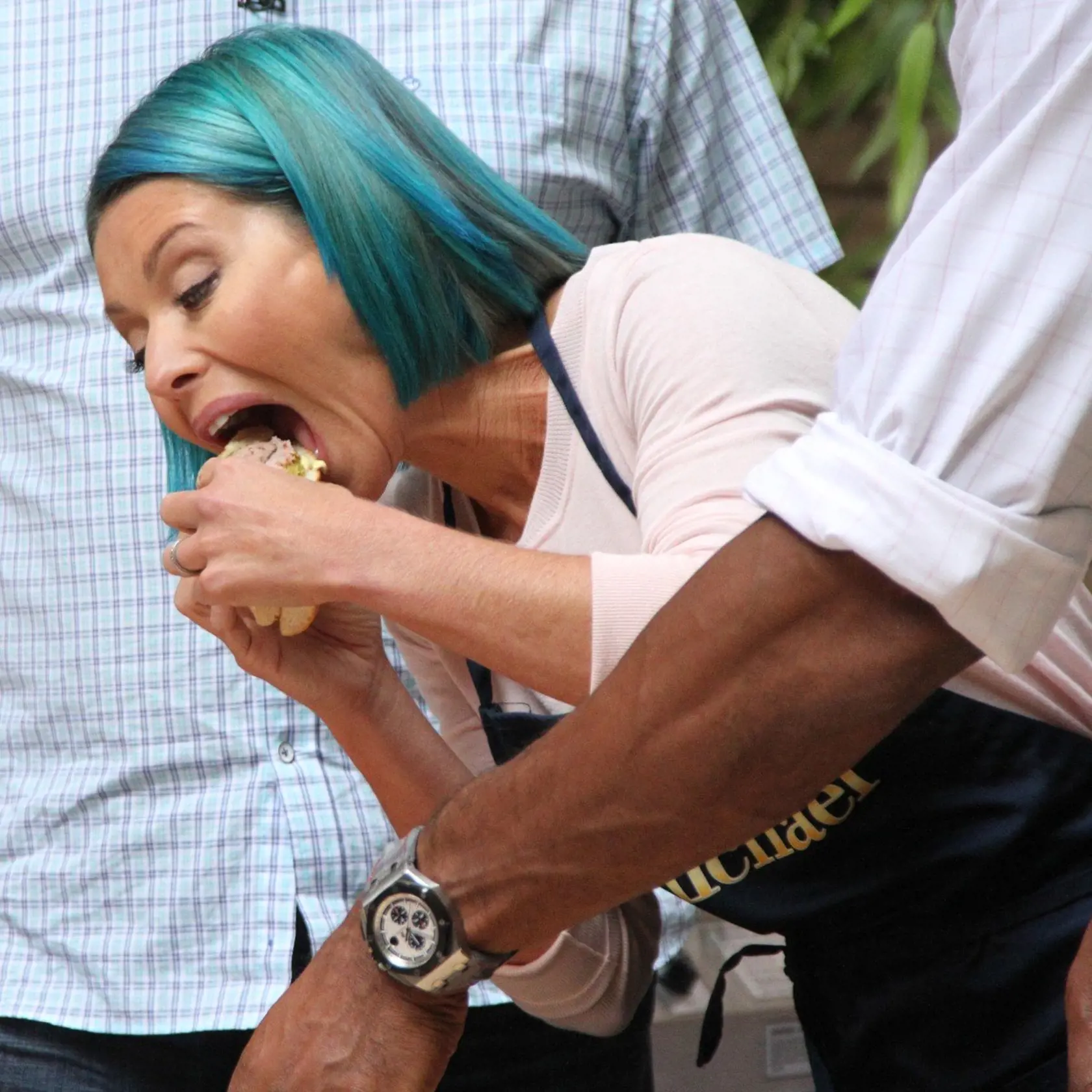 **SHOT ON 7/9/15** New York, NY - A blue-haired Kelly Ripa and her co-host Michael Strahan chow down on burgers while searching for America's New Grill Star on their hit show 'Live with Kelly and Michael'. Their celebrity guest was Nick Lachey.      July 9, 2015, Image: 252610352, License: Rights-managed, Restrictions: NO Brazil, Model Release: no, Credit line: Profimedia, AKM-GSI