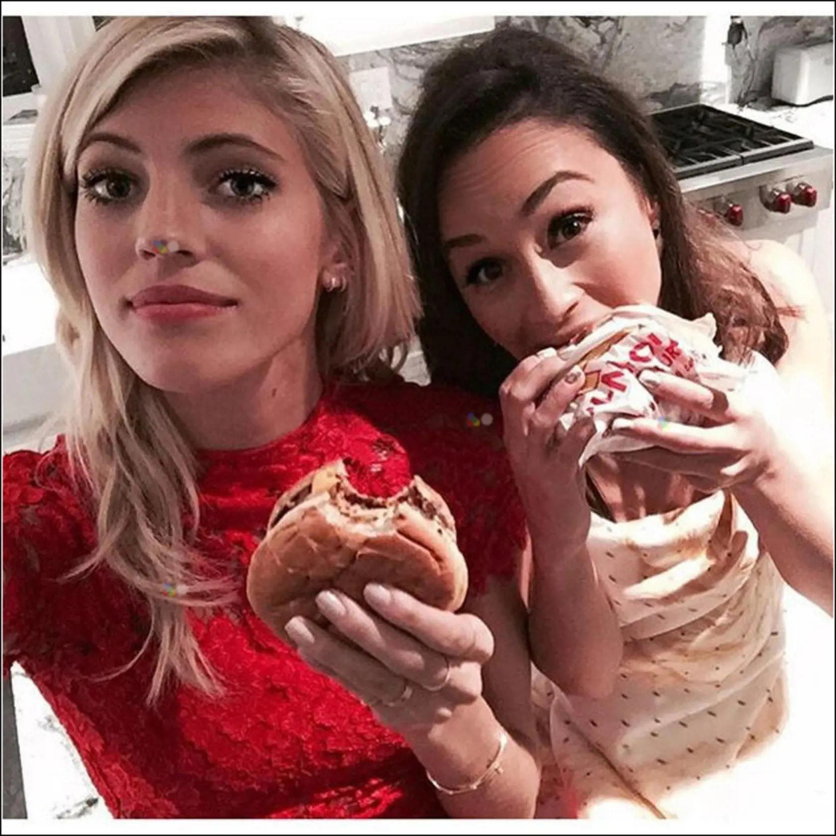 Devon Windsor: Don't get between a girl and her burger., Image: 270825307, License: Rights-managed, Restrictions: , Model Release: no, Credit line: Profimedia, Face To Face A