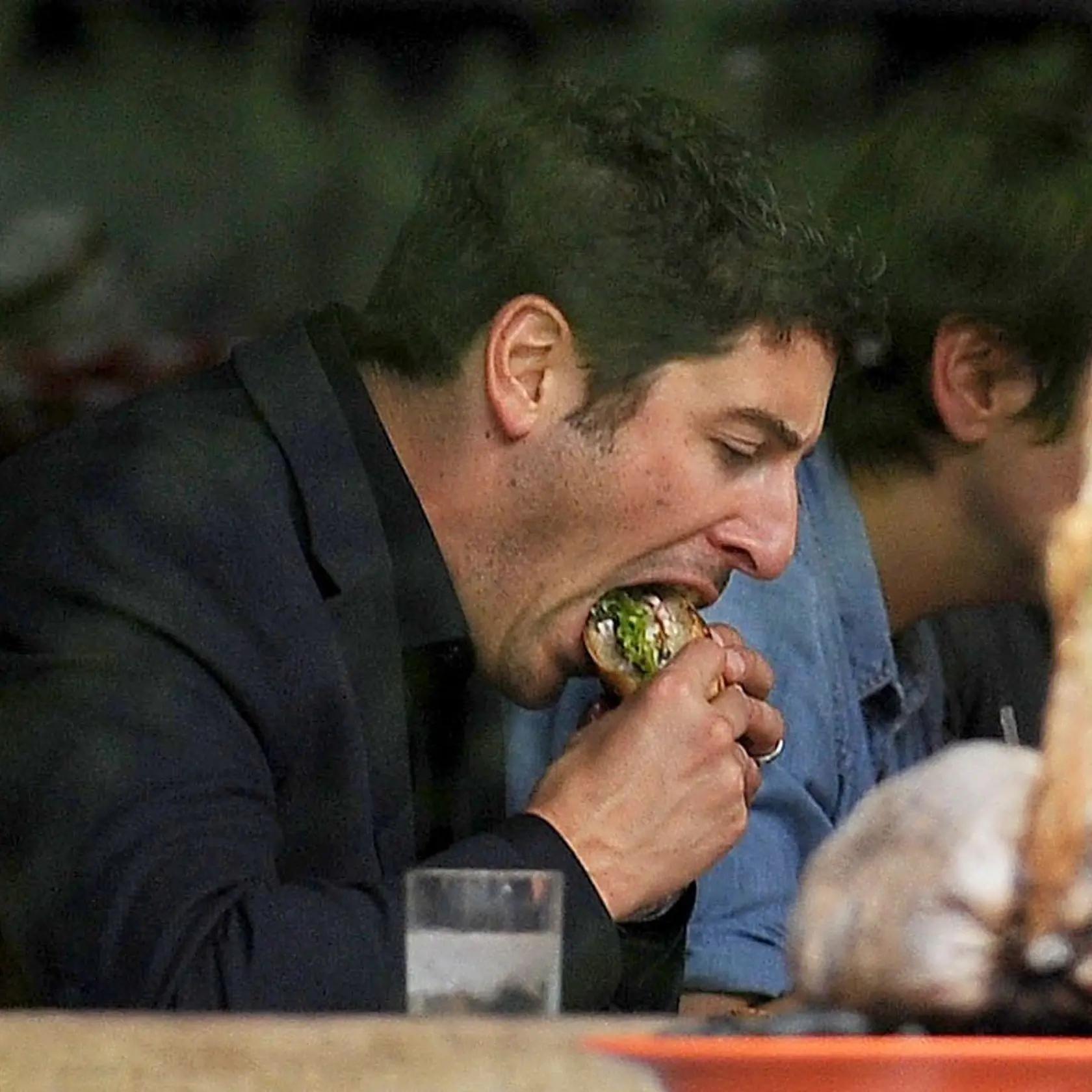 -New York, NY - 10/03/2013 Actor Jason Biggs eating oysters  -PICTURED: Jason Biggs -, Image: 173577959, License: Rights-managed, Restrictions: , Model Release: no, Credit line: Profimedia, INSTAR Images