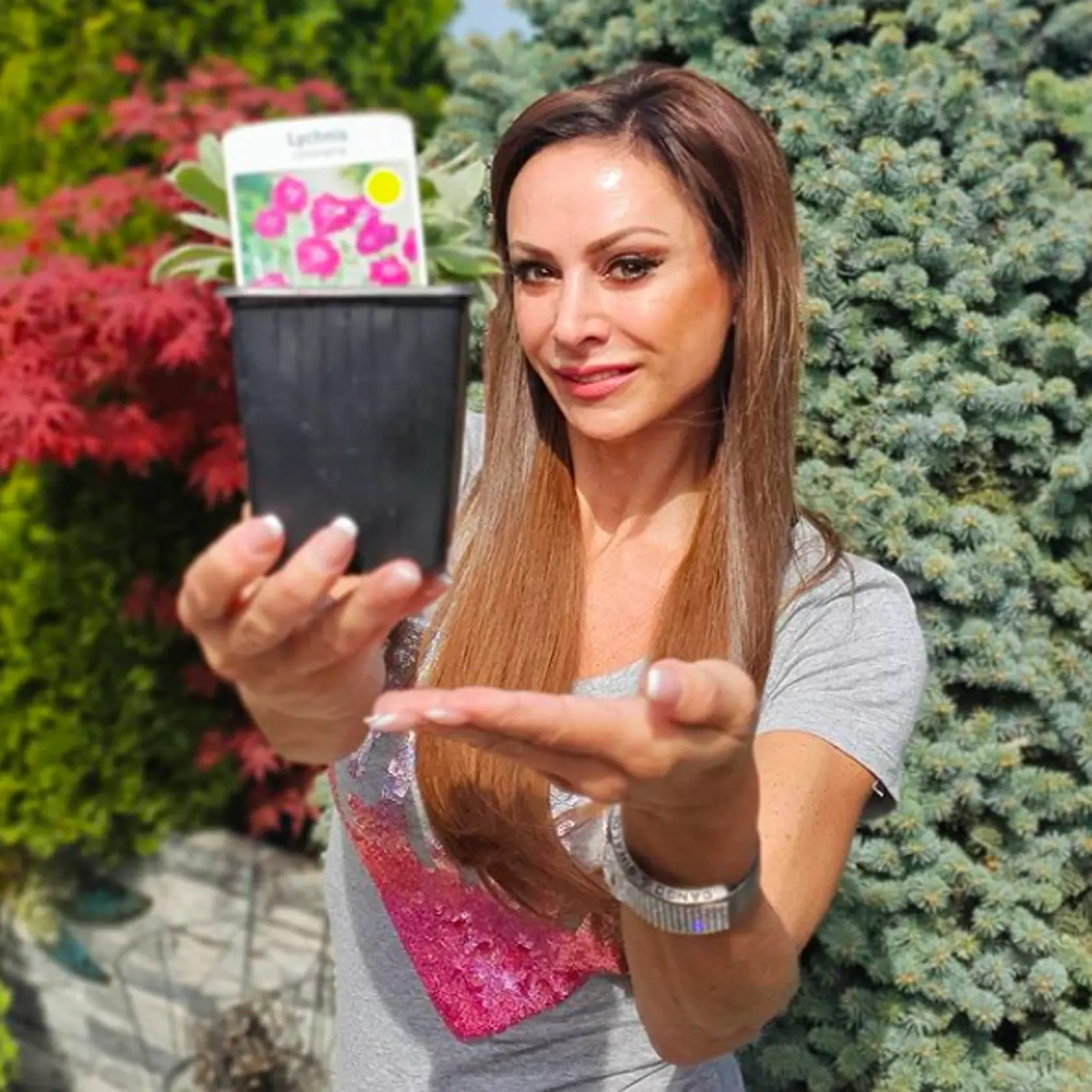 Známa slovenská fitneska Zora Czoborová si užíva chvíle pokoja vo svojej krásnej záhrade.