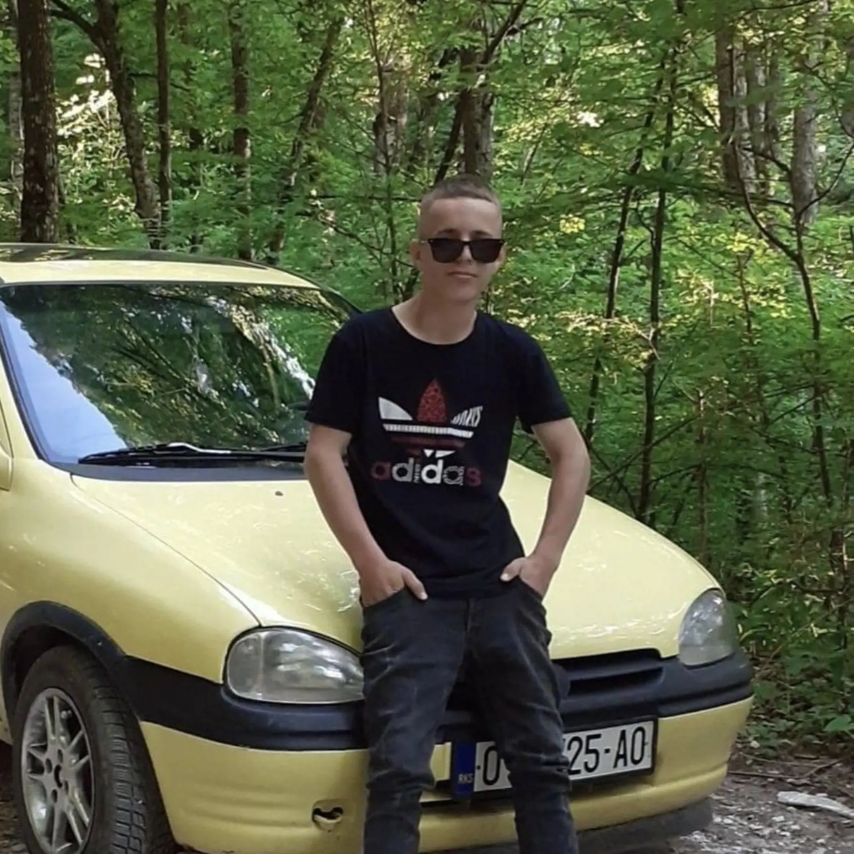 Dievčatko (11) napadli v mestskom parku 2 muži. Ďalší traja si ju odchytili neďaleko jej domu. Toto jeden z údajných páchateľov.