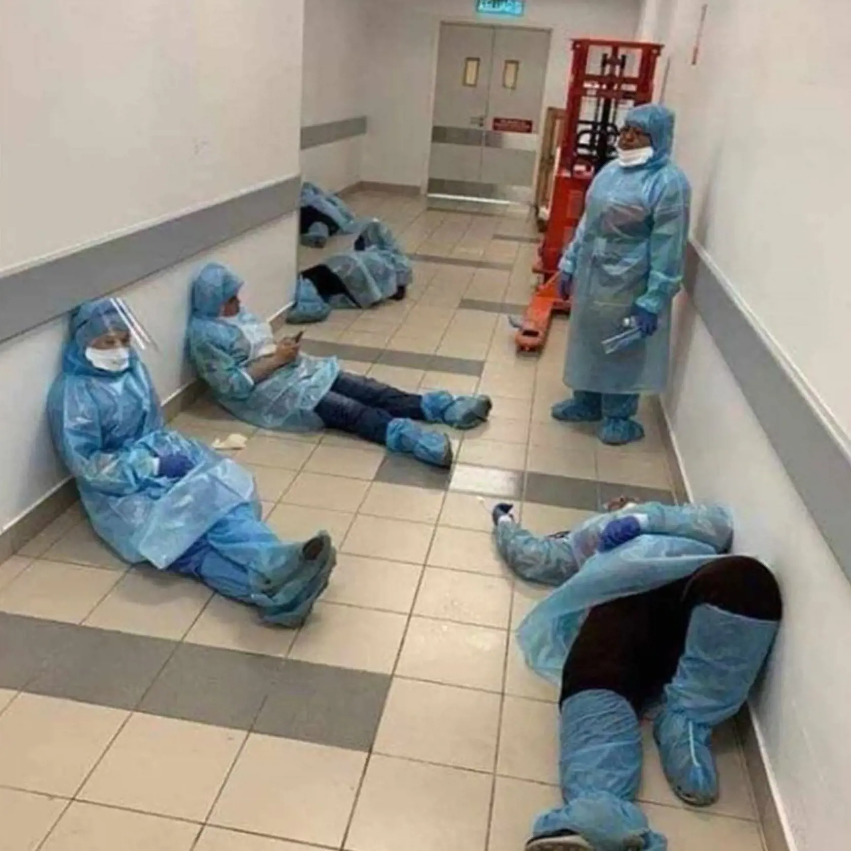 Hrdinovia dnešných dní: Dojemné foto talianskych zdravotníkov, ktorí bojujú s koronavírusom so všetkých síl.
