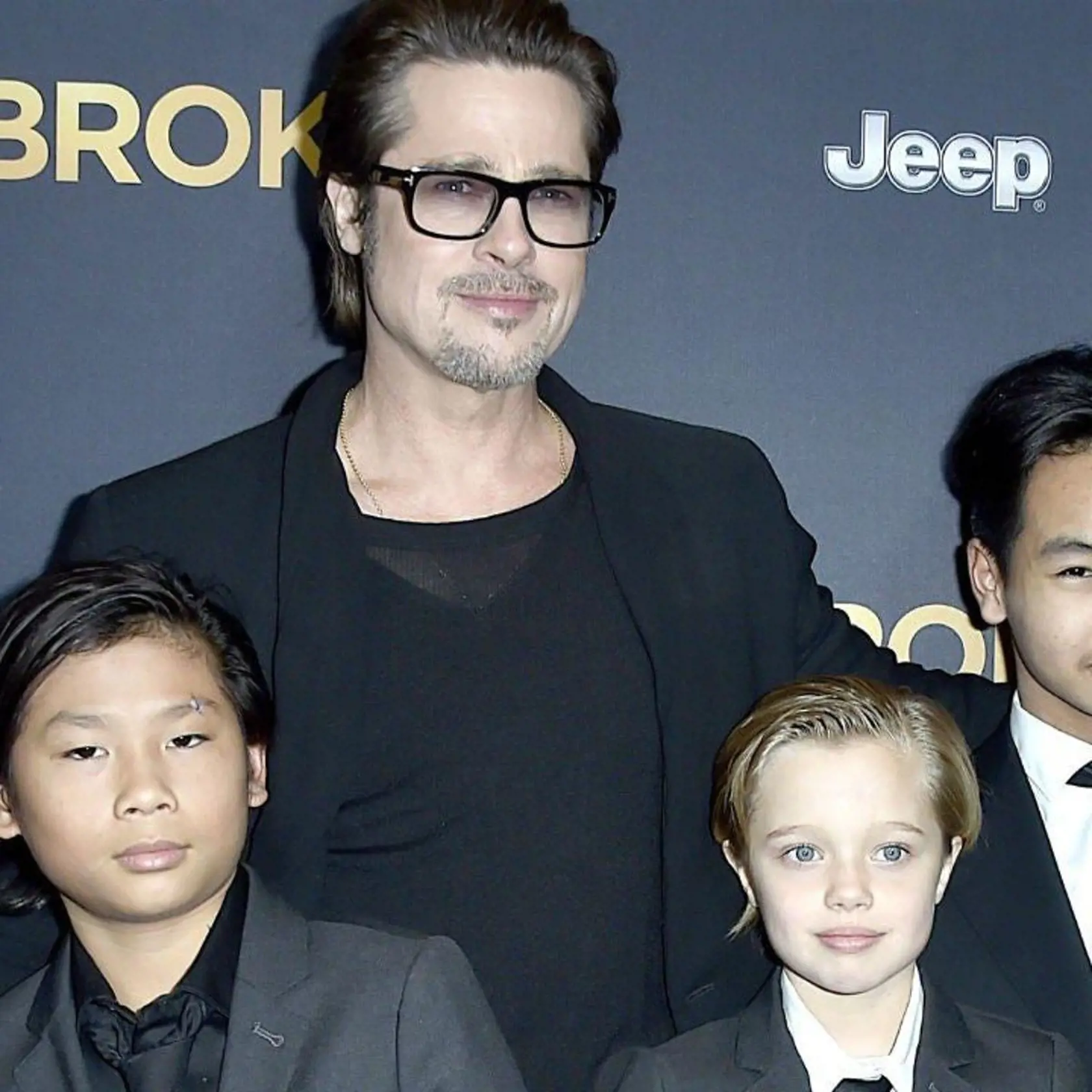 Brad Pitt svoju dcéru Shiloh, vpravo, síce nechápe, ale podporuje ju.