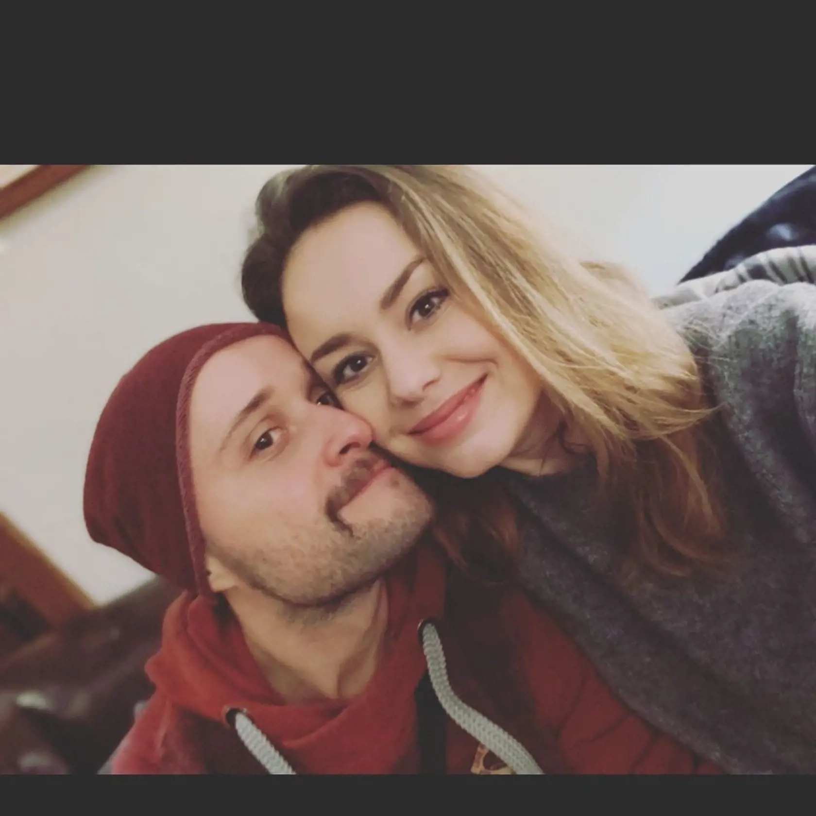 ,,Môj milovaný muž spí s našou dcérkou a vždy keď ju prídem kojiť, prinesie mi vodu, pohladká ma rozospatú po nohe a spí pri mne kým dokojím," opisuje Dominika.