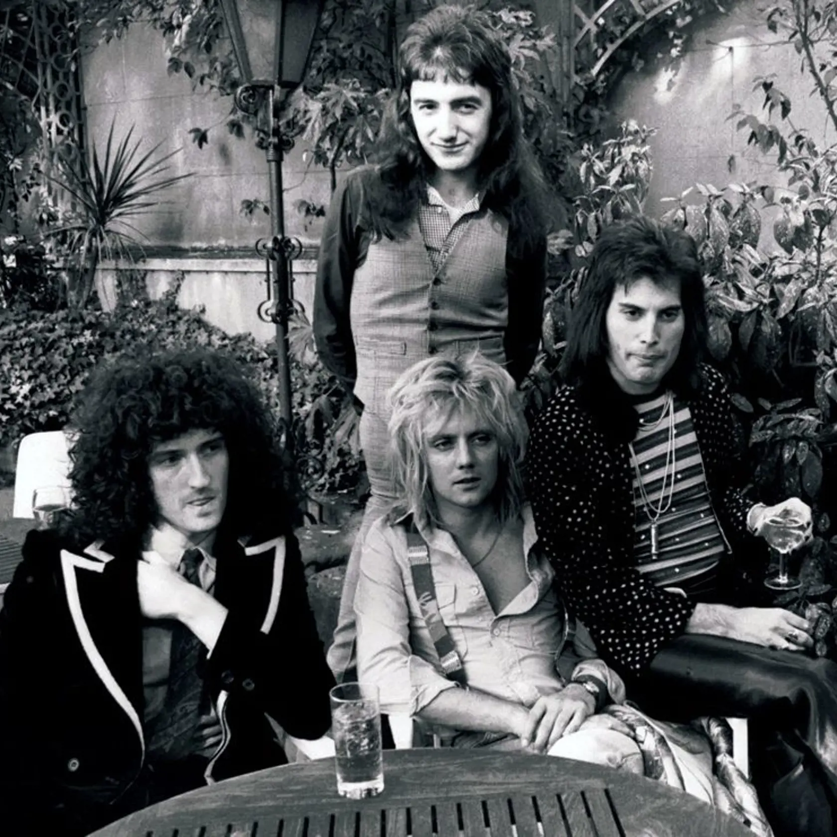 Brian May, John Deacon, Roger Taylor a Freddie Mercury v čase, keď sláva skupiny Queen začínala prudko rásť.