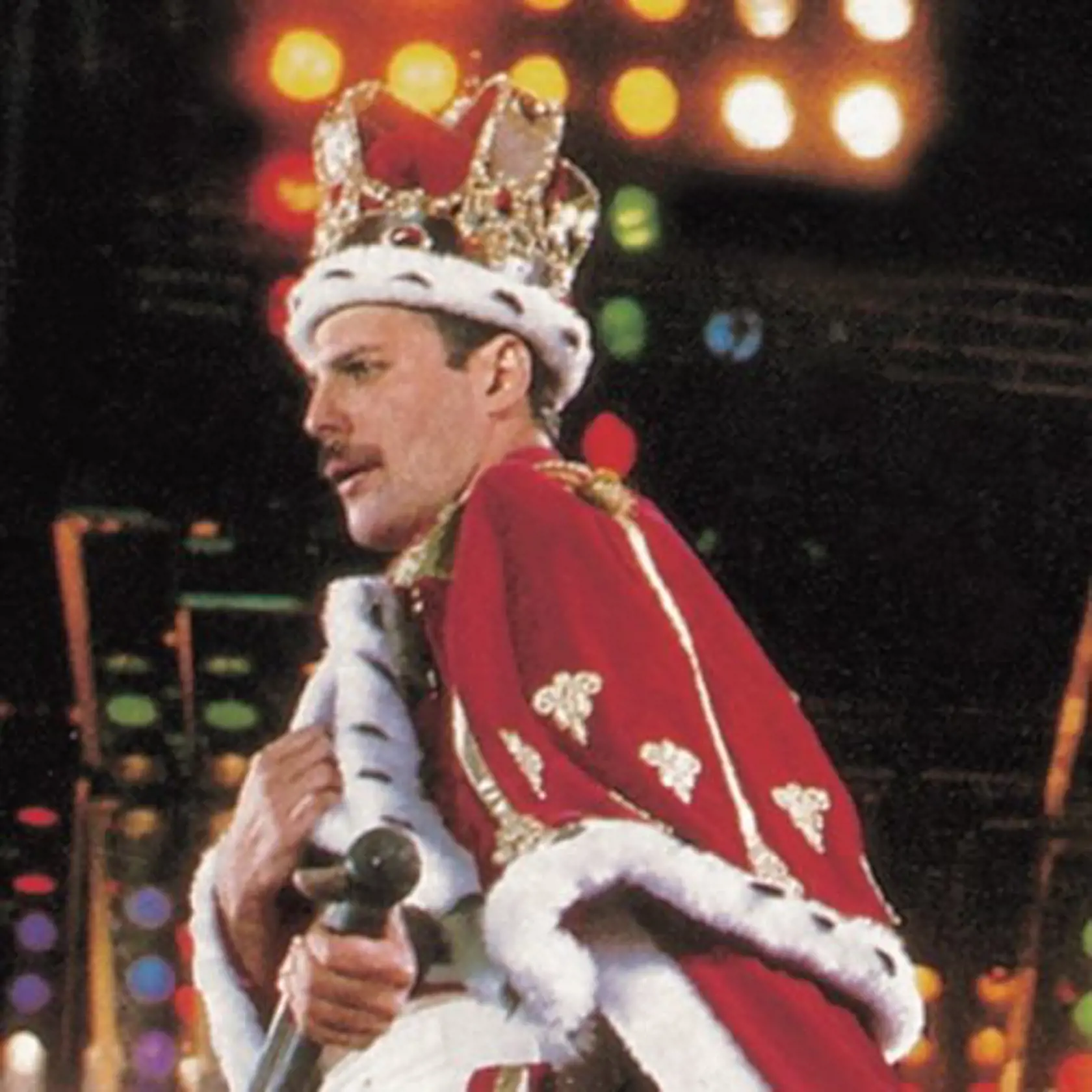 Freddie Mercury bol jeden z najlepších rockových spevákov histórie a suverénny kráľ koncertného pódia.