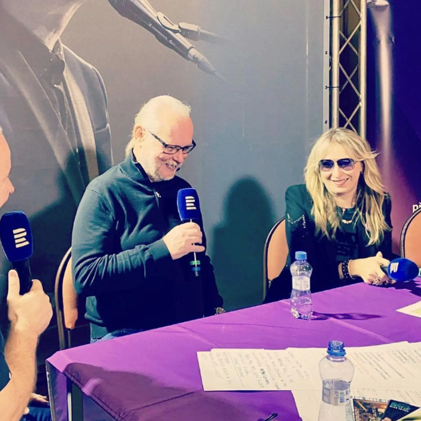 Katka Žbirková nechala pre Vaša vyrobiť veľký veniec s dojímavým odkazom.