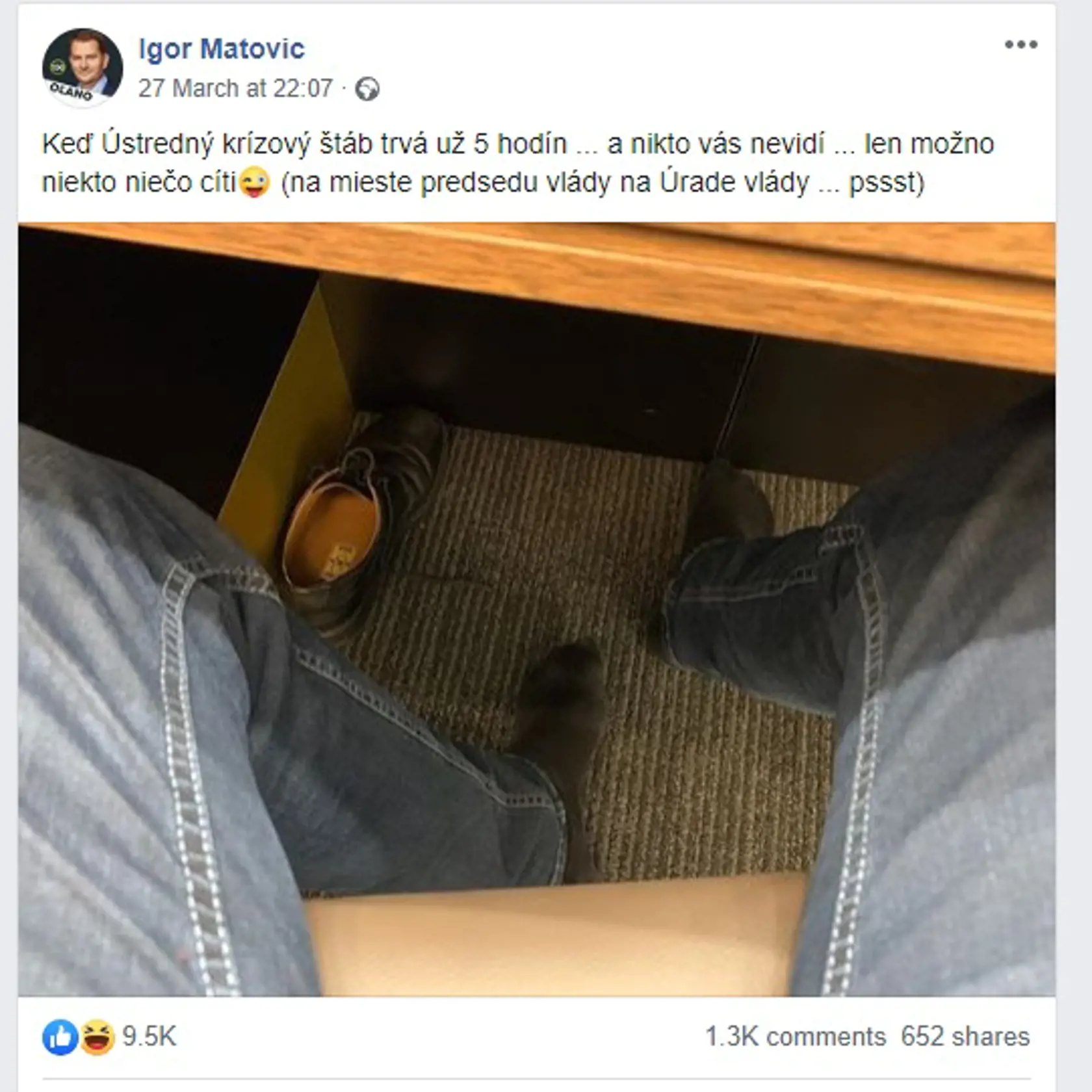 Prestrelil to touto fotkou? Politológ si o tom myslí svoje.
