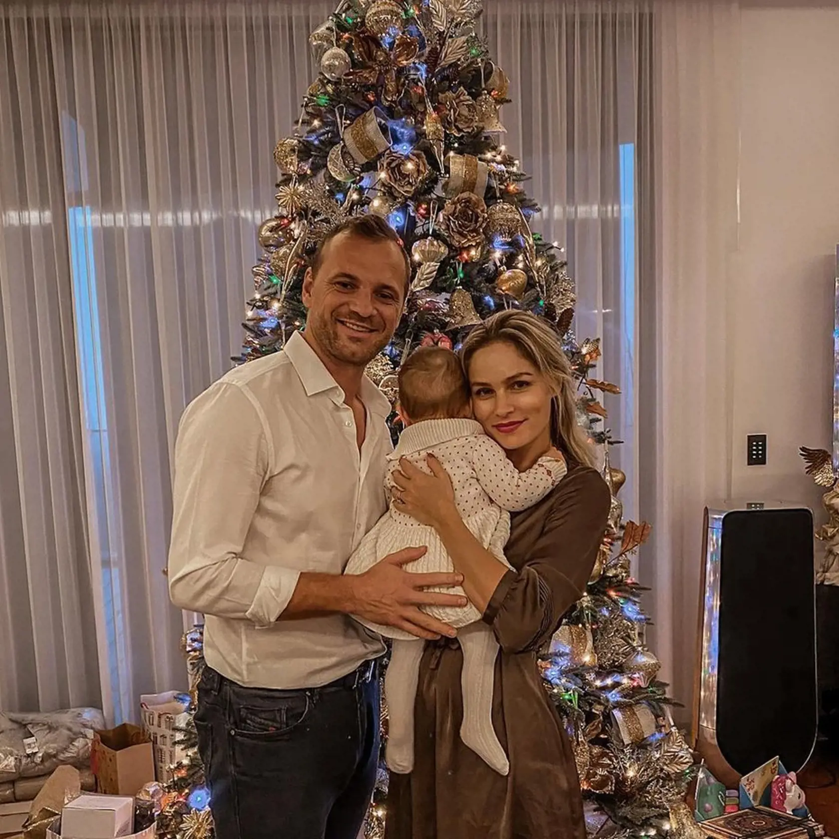 "Pozehnane Vianocne sviatky Vam zelame," napísala Ivanka na Instagrame,
