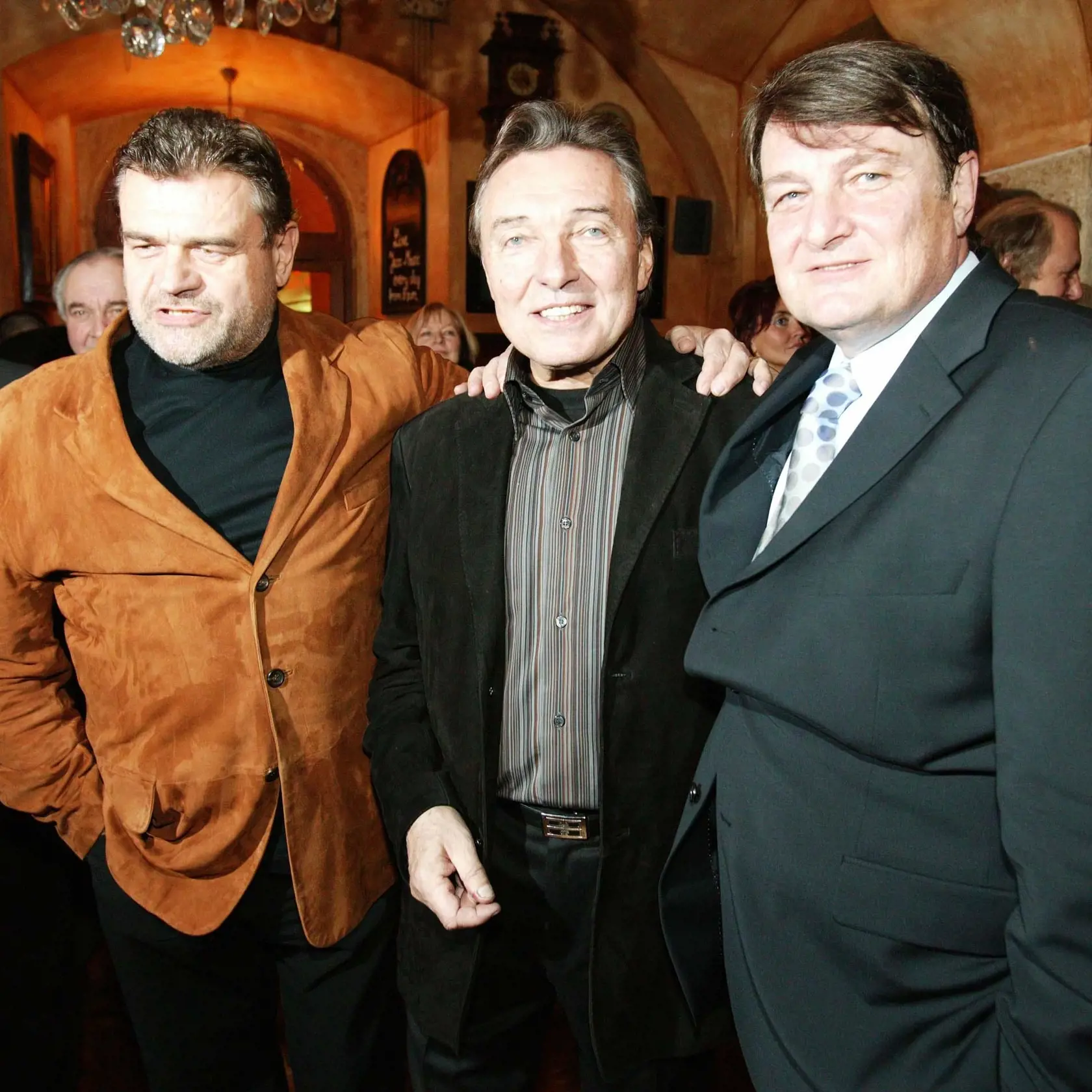 Karel Svoboda, Karel Gott, Ladislav Štaidl. Trojica už muzicíruje v hudobnom nebi.