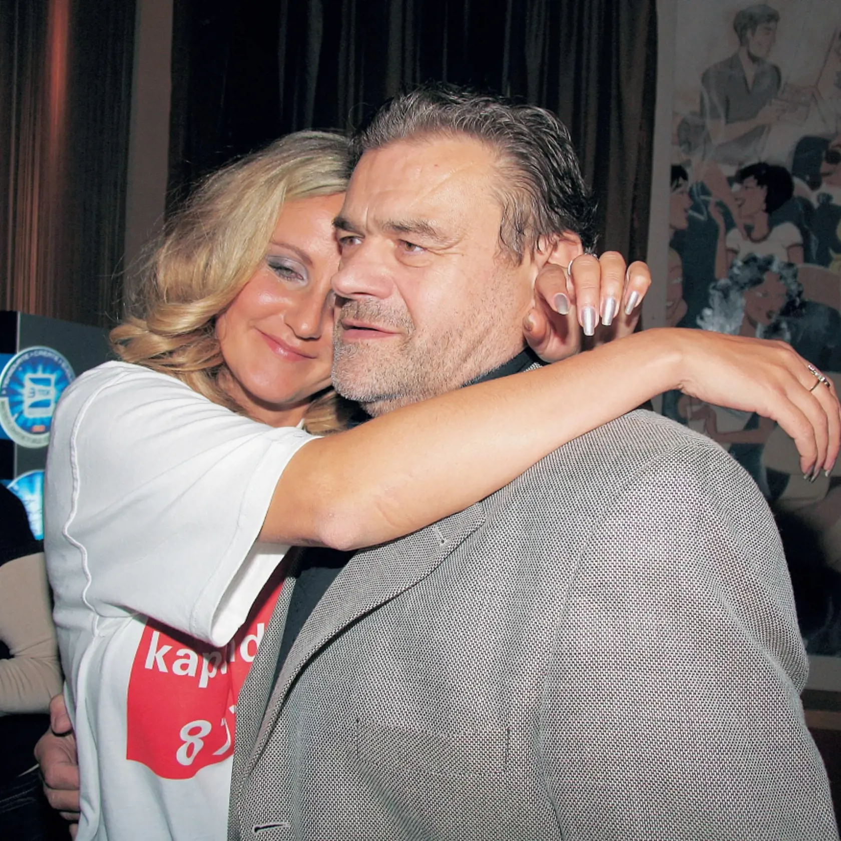Vdova po skladateľovi a muzikantovi Karlovi Svobodovi (†68) Vendula Pizingerová. Dnes si žije život s maldším partnerom, ktorému porodila syna.
