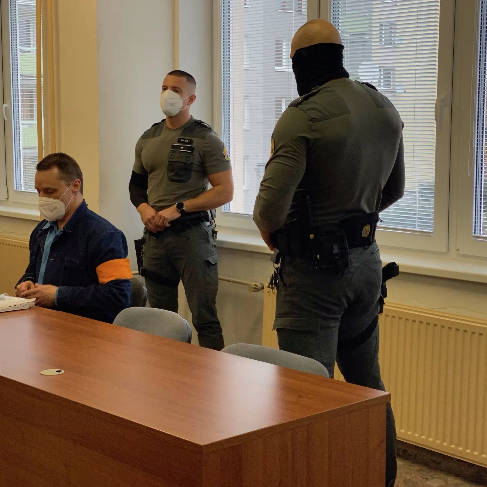 Slavomír Surový žiada prešovský súd o obnovu konania. Chce dokázať, že jeho 15-ročný trest za vraždu Petra Klešča a pokus o vraždu Róberta Holuba z roku 1997 je justičným omylom a v tejto veci je nevinný. V jeho prospech už svedčil Mikuláš Černák aj spoluodsúdený Alexander Horváth. Svedectvo chcel aj od nájomného vraha mafie Alojza Kromku