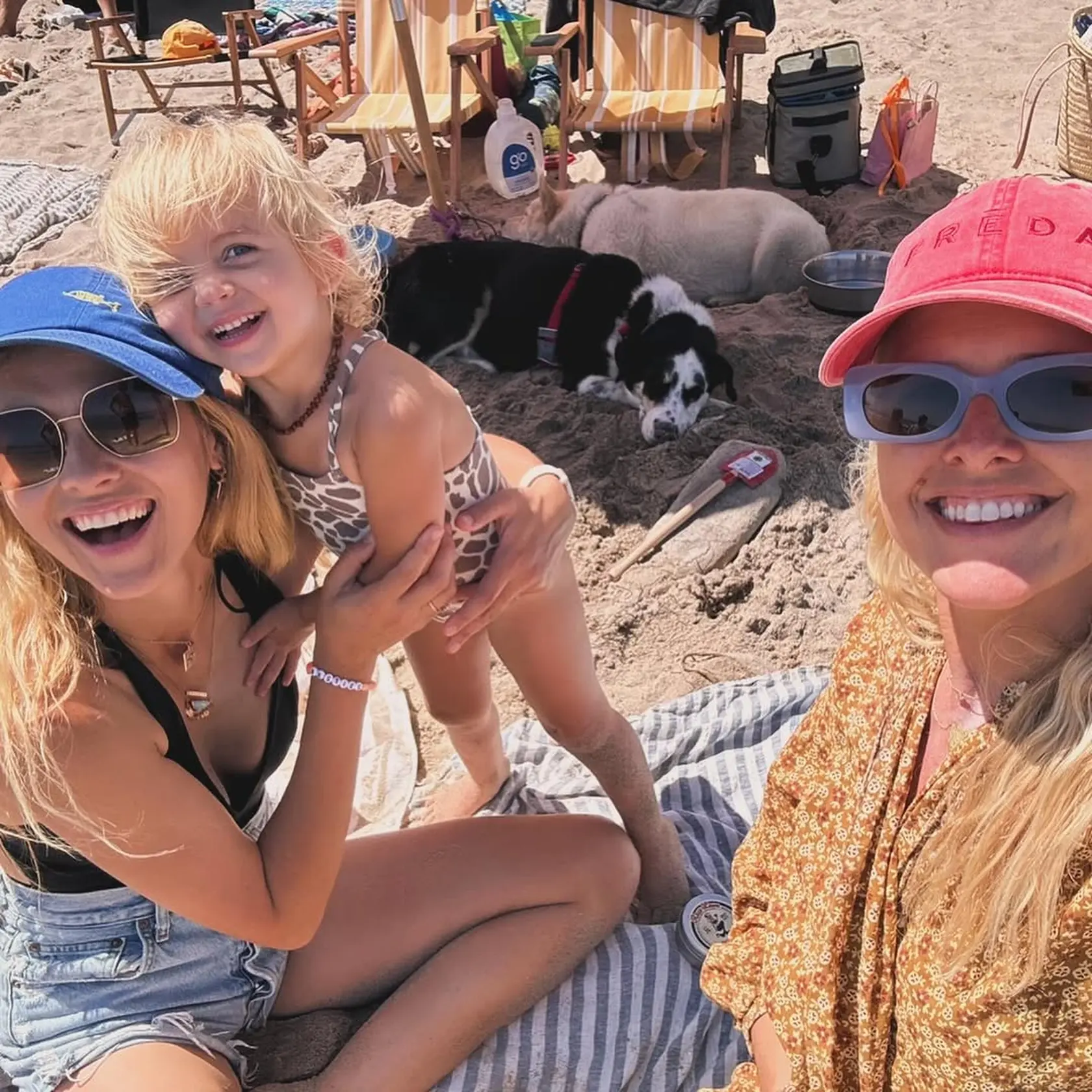 S herečkou Sarah Wright Olsen založili projekt "Your Zen Mama", zameraný na rodičovstvo.​
