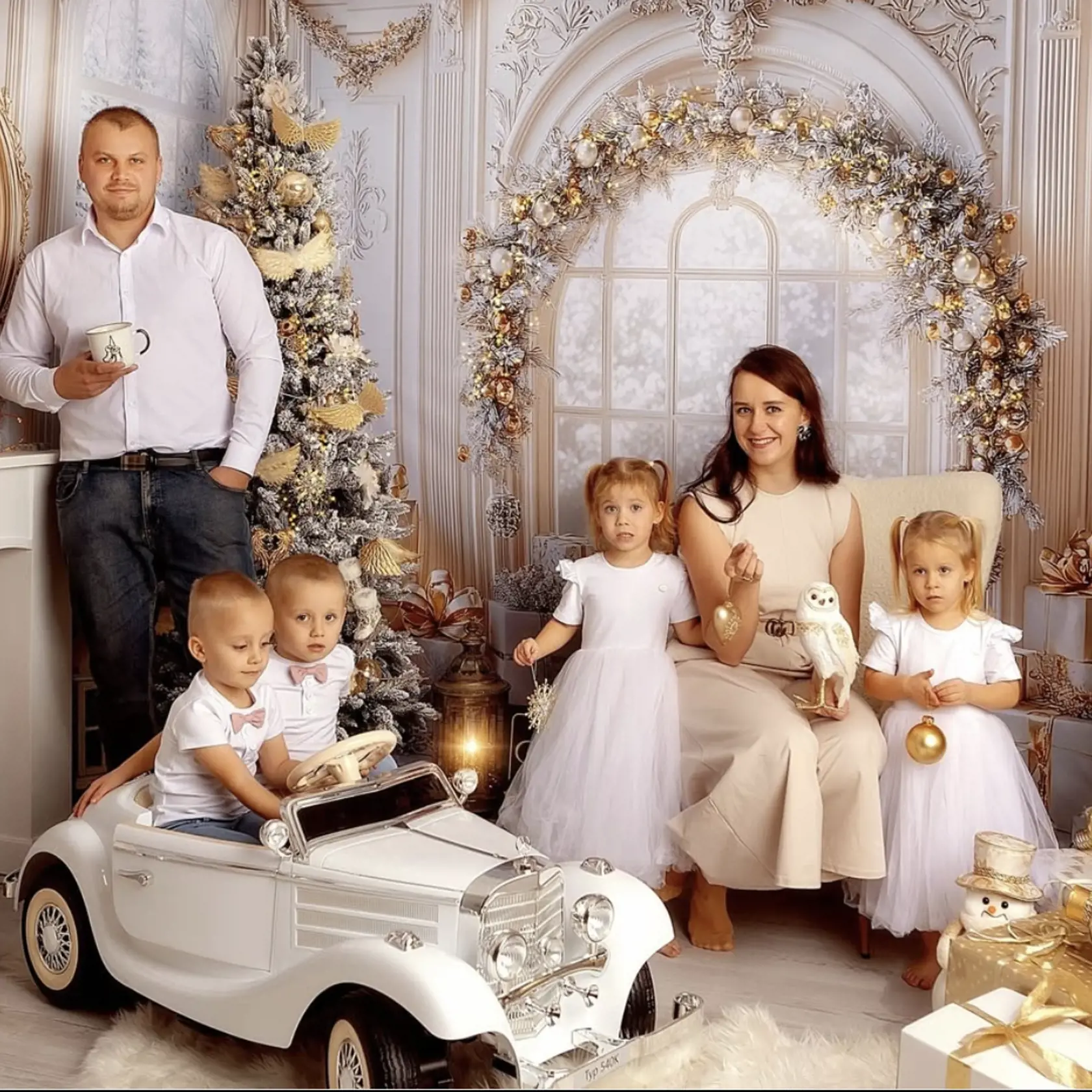 Vianočné fotenie si štvorčatá z Torysy užívali. Dievčatká vyzerali ako princezné. 