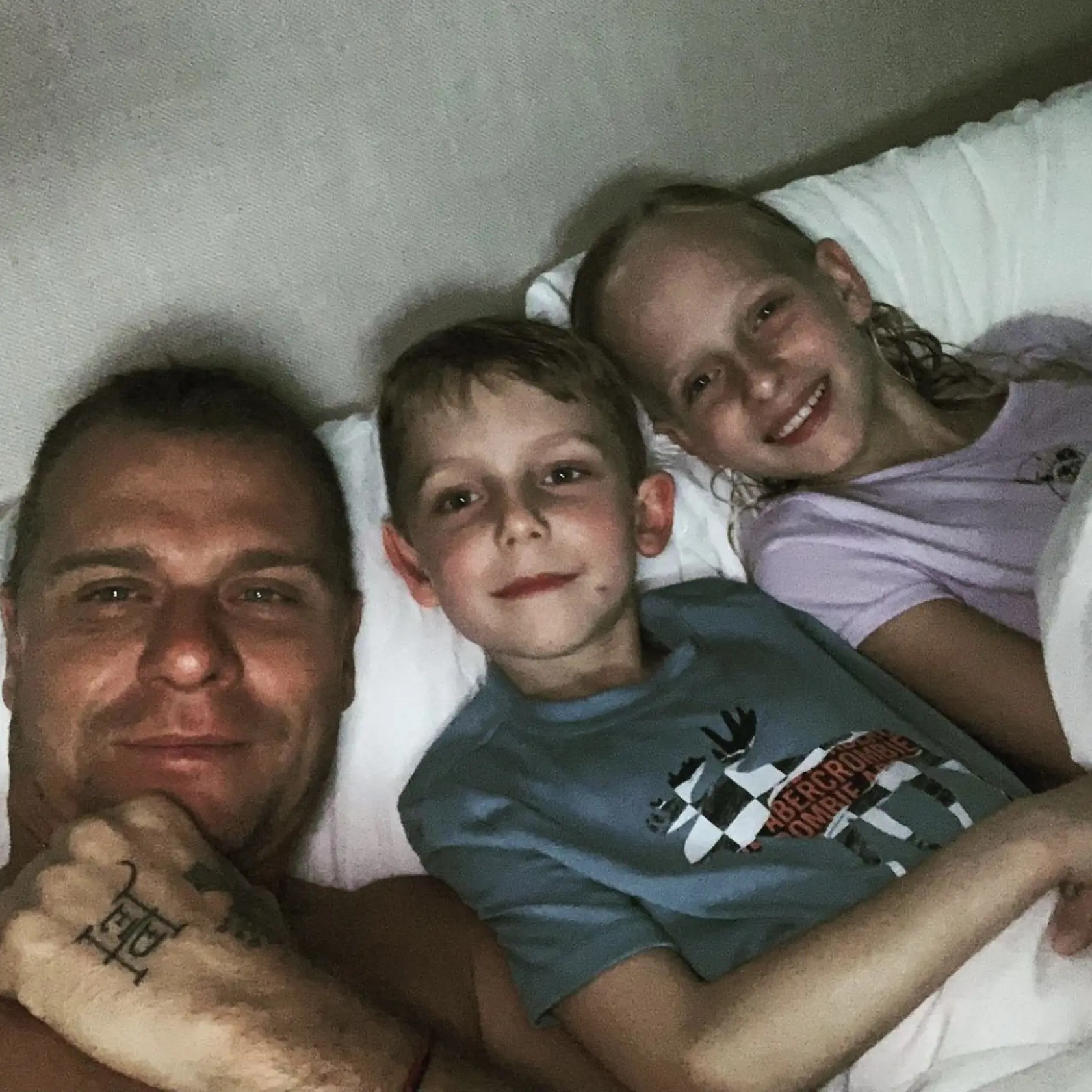Kým je Zuzka na Slovensku, o Salmu a Nevia sa musí postarať Vlasto sám.