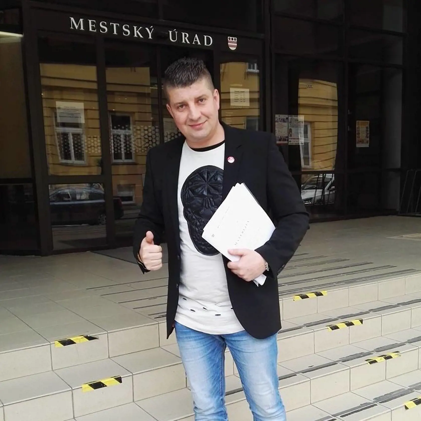 Rudolf Dupkala je obľúbeným prešovským poslancom, v komunikácii s voličmi na sociálnej sieti sa podpisuje heslom: Váš poslanec, sedem dní v týždni. No na jeho vyjadrenie si máme počkať do piatku. 