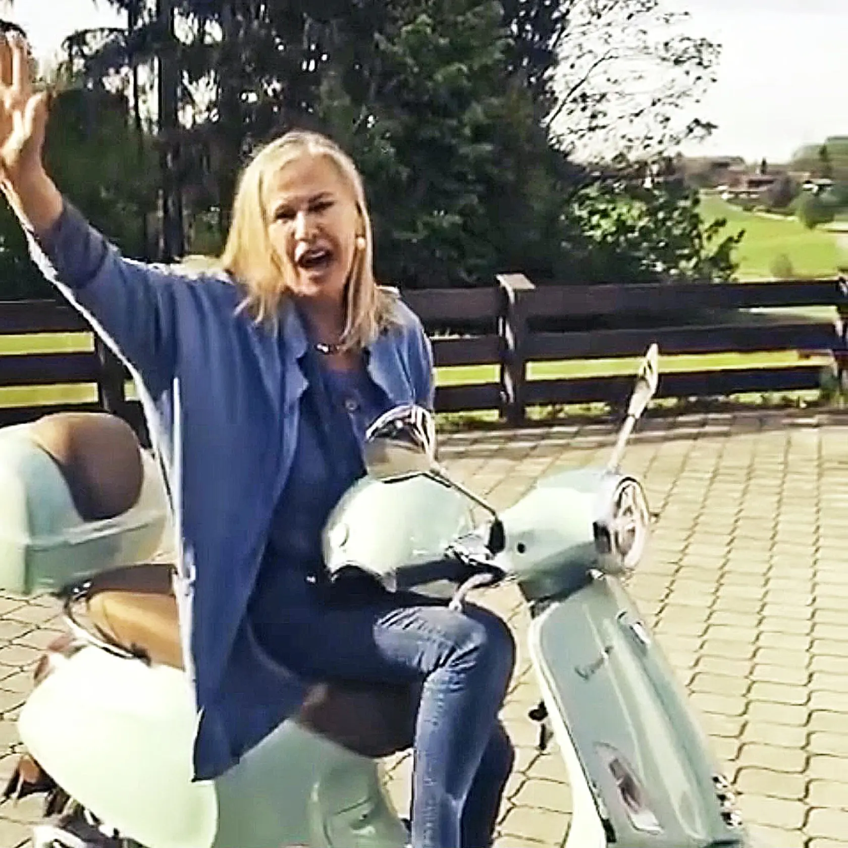 Eva neobsedí na jednom
mieste ani chvíľu.