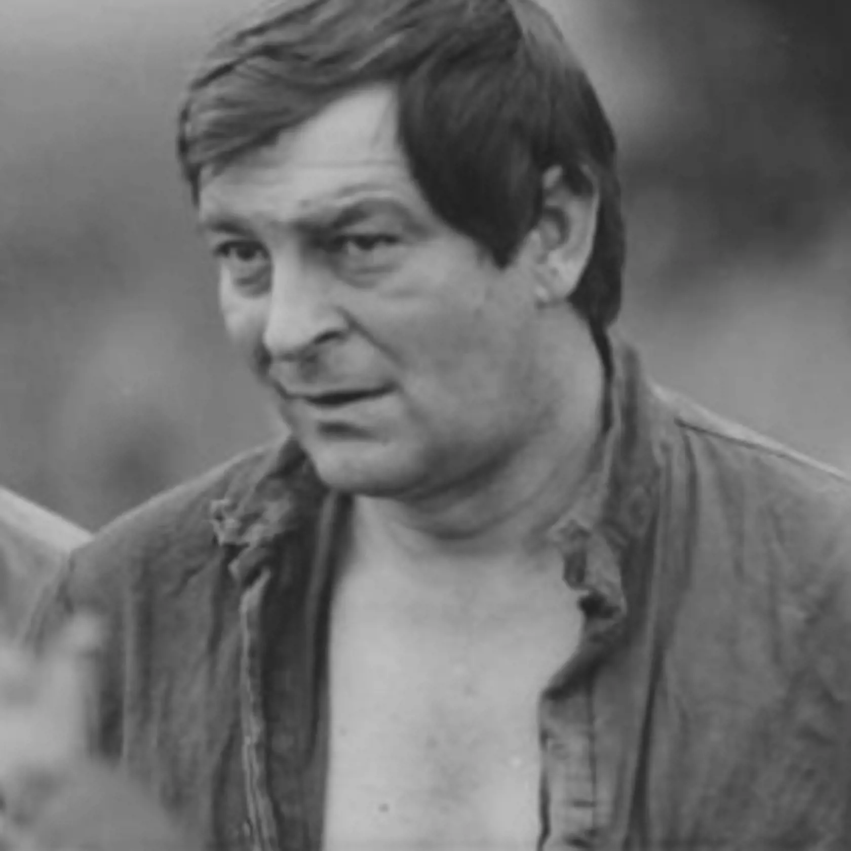 Slávo Záhradník v kultovej Fontáne získal úlohu Olinovho otca, ktorého záľubou boli najmä karty a alkohol. Herec má na svojom konte viaceré skvelé filmy, ako napríklad zbojníka Martina z Pacha hybského zbojníka. Za manželku si zobral študentku konzervatória a neskôr aj úspešnú baletku Gabrielu. Napriek tomu, že mal skvelo rozbehnutú kariéru, všetko sa nečakane skončilo, keď 5. decembra 1991 zahynul pri dopravnej nehode. Až následná pitva neukázala, že herec dostal za volantom auta infarkt.
