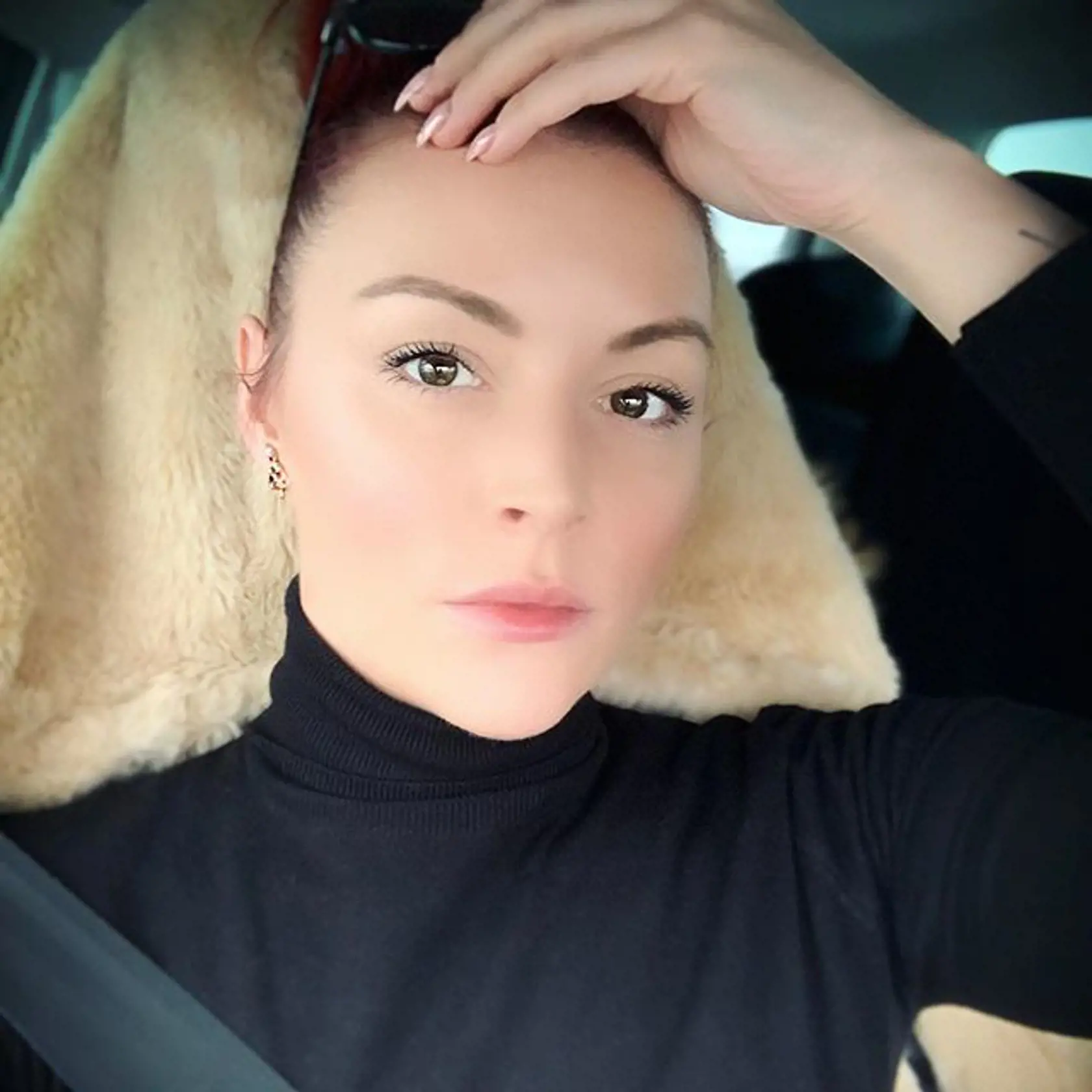 Herečka a speváčka Barbora Švidraňová je krásna žena a nehanbí sa občas ukázať aj bez šminiek, ale na tejto fotke to s „vyhladzovaním“ dosť prehnala.