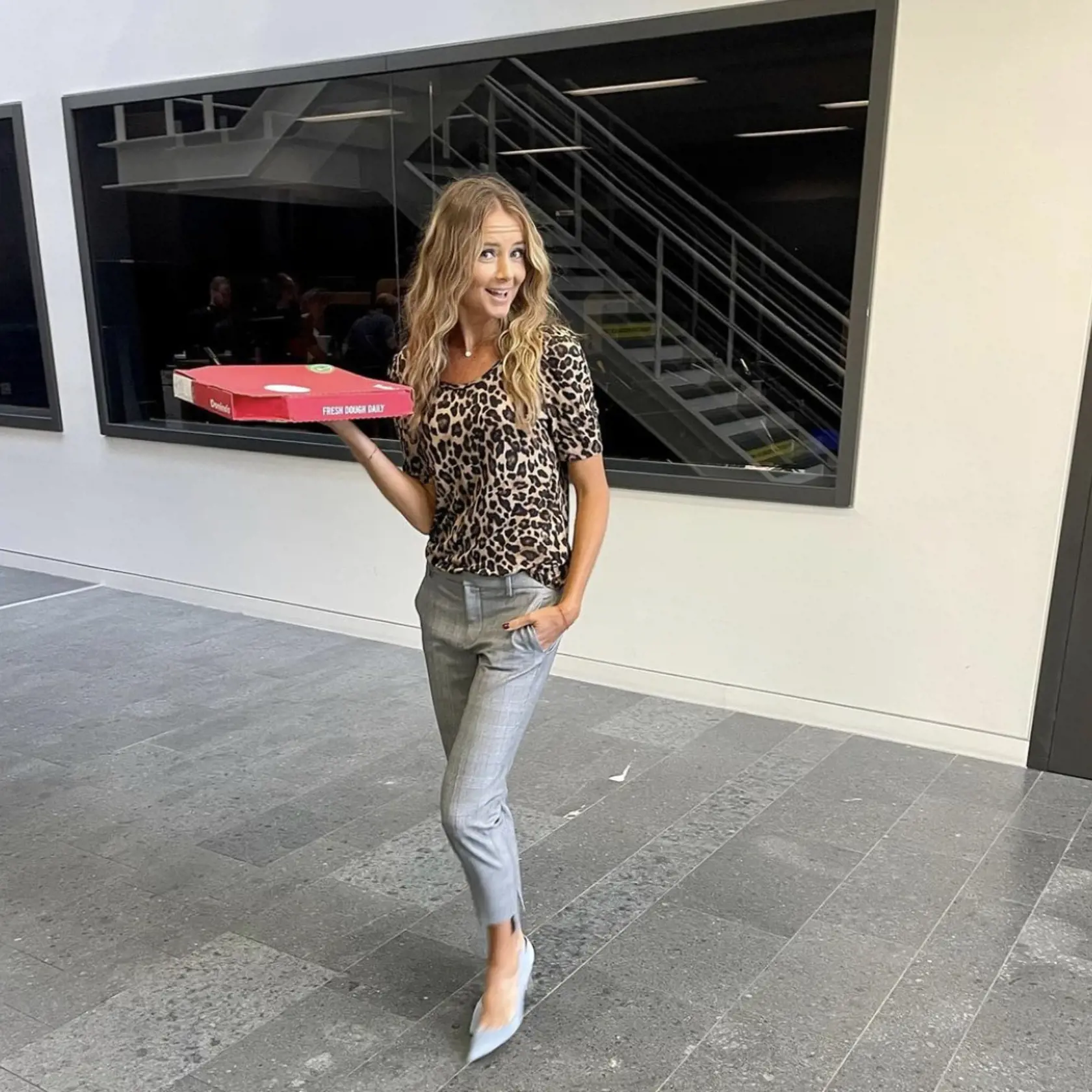 Sexi Hantuchová si počas prestávky od natáčania dopriala aj pizzu.