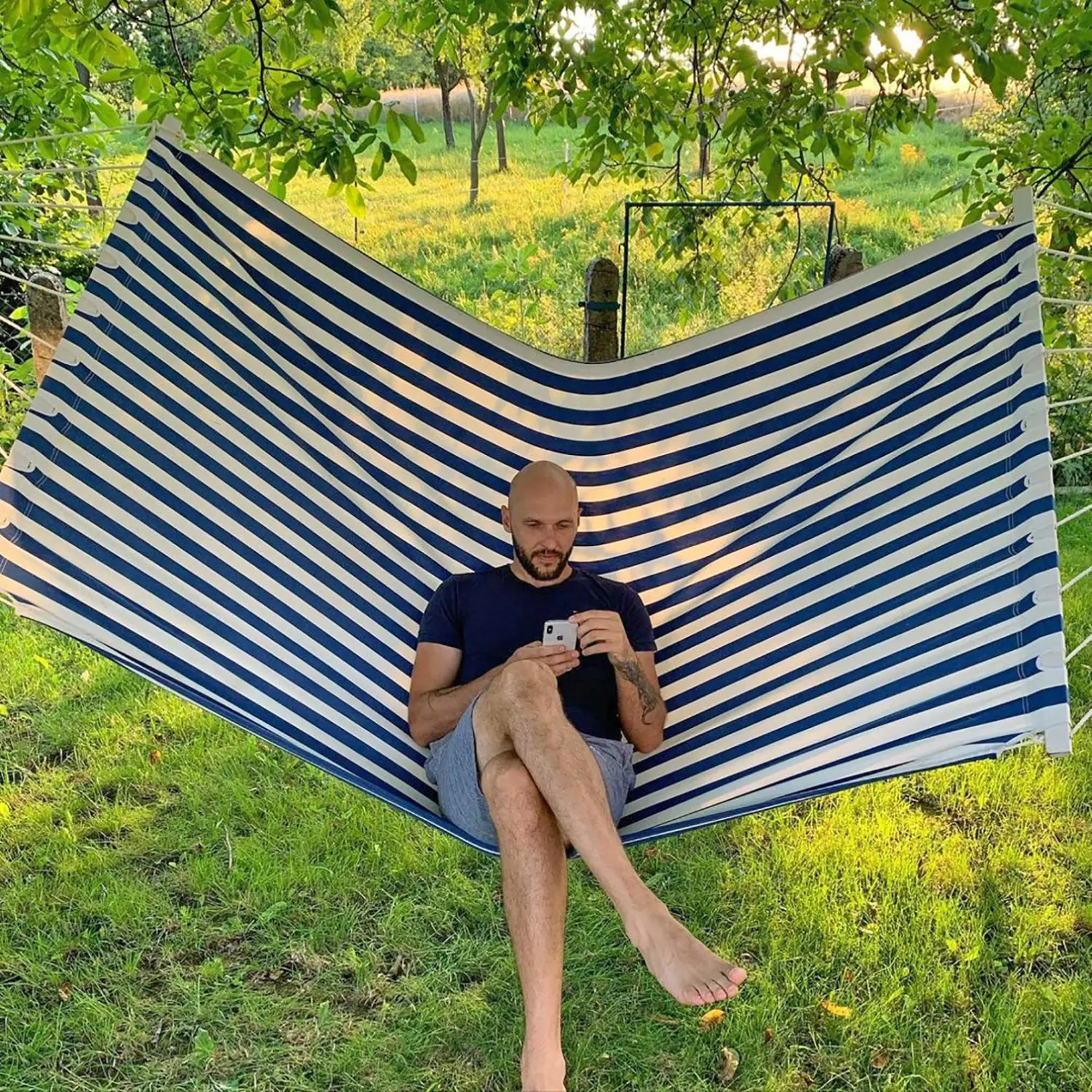 Michal Truban
po volebnom
neúspechu prišiel
o kreslo lídra PS.
Vystriedala ho
Irena Bihariová. On
sa stiahol a užíva si
malú dcérku.