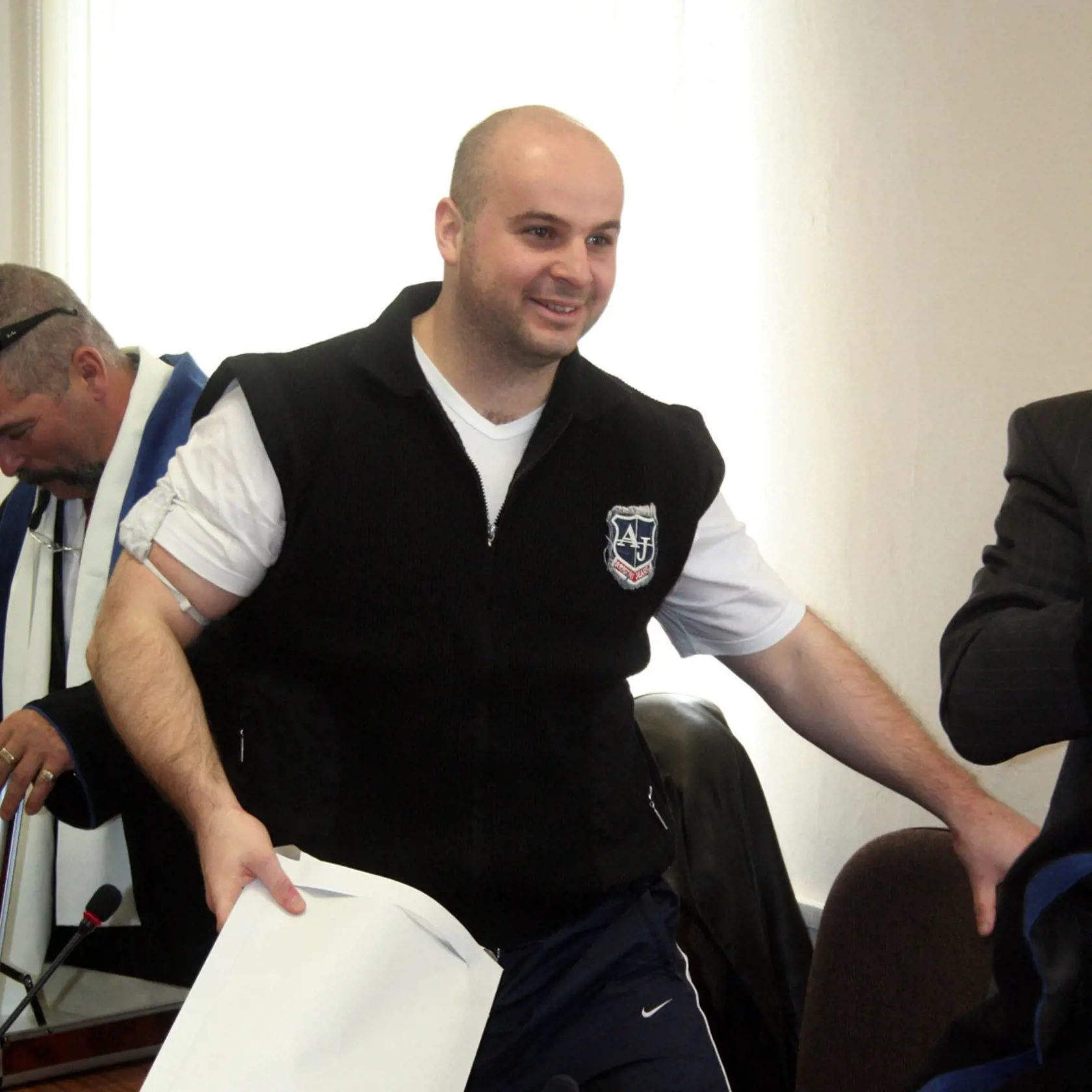 Adamčo v roku 2000 vystrieľal do Mariána Karcela plný zásobník zo samopalu. Vraždu podnikateľa si objednal spoza mreží Černák,  lebo Karcel na súde proti nemu svedčil.