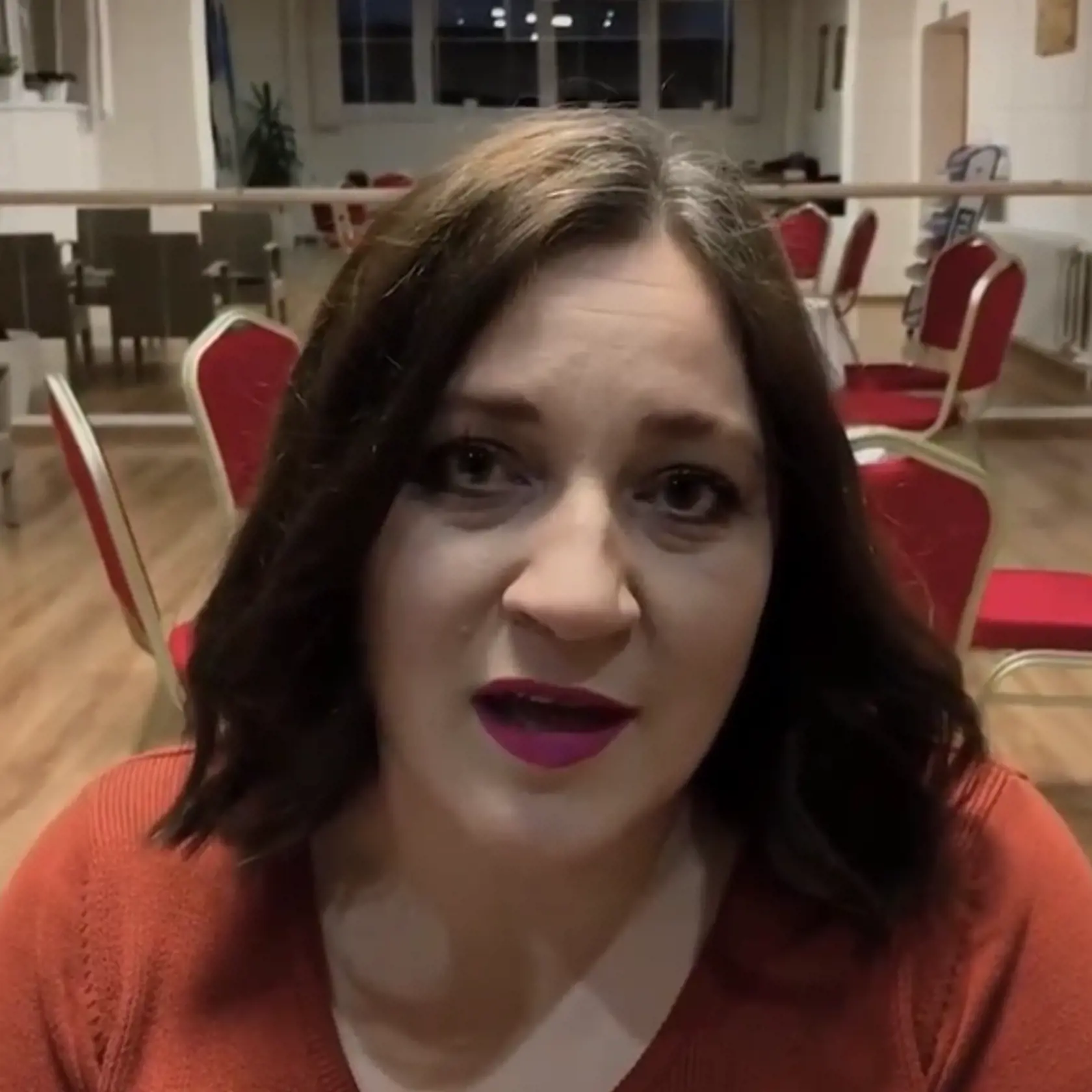 Katka Koščová pôsobila na videu dosť unavene. Napovedali o tom aj jej veľké kruhy pod očami.