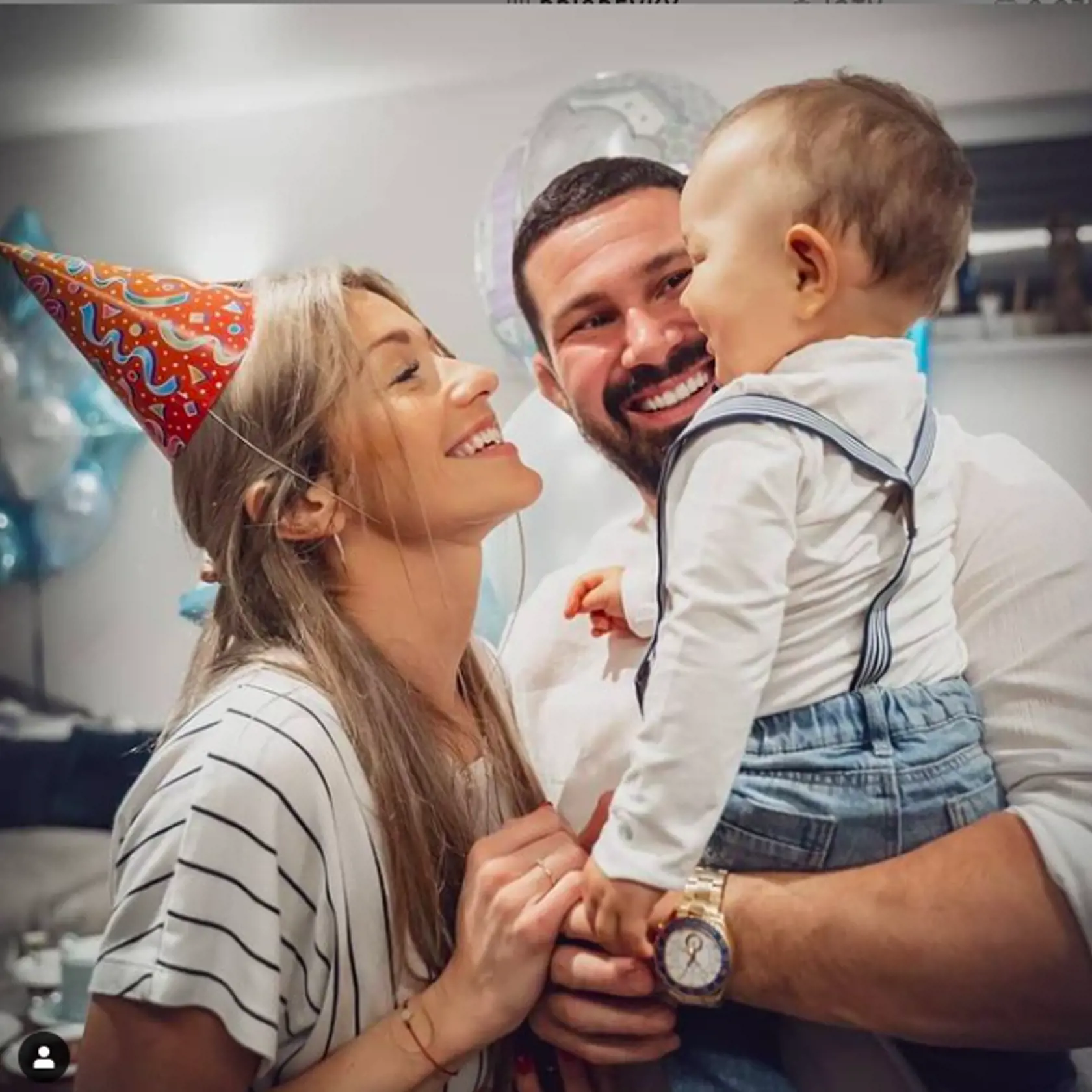V posledných týždňoch zverejnili cez svoje účty pár fotografií, kde bol ich synček Attila junior poodhalený