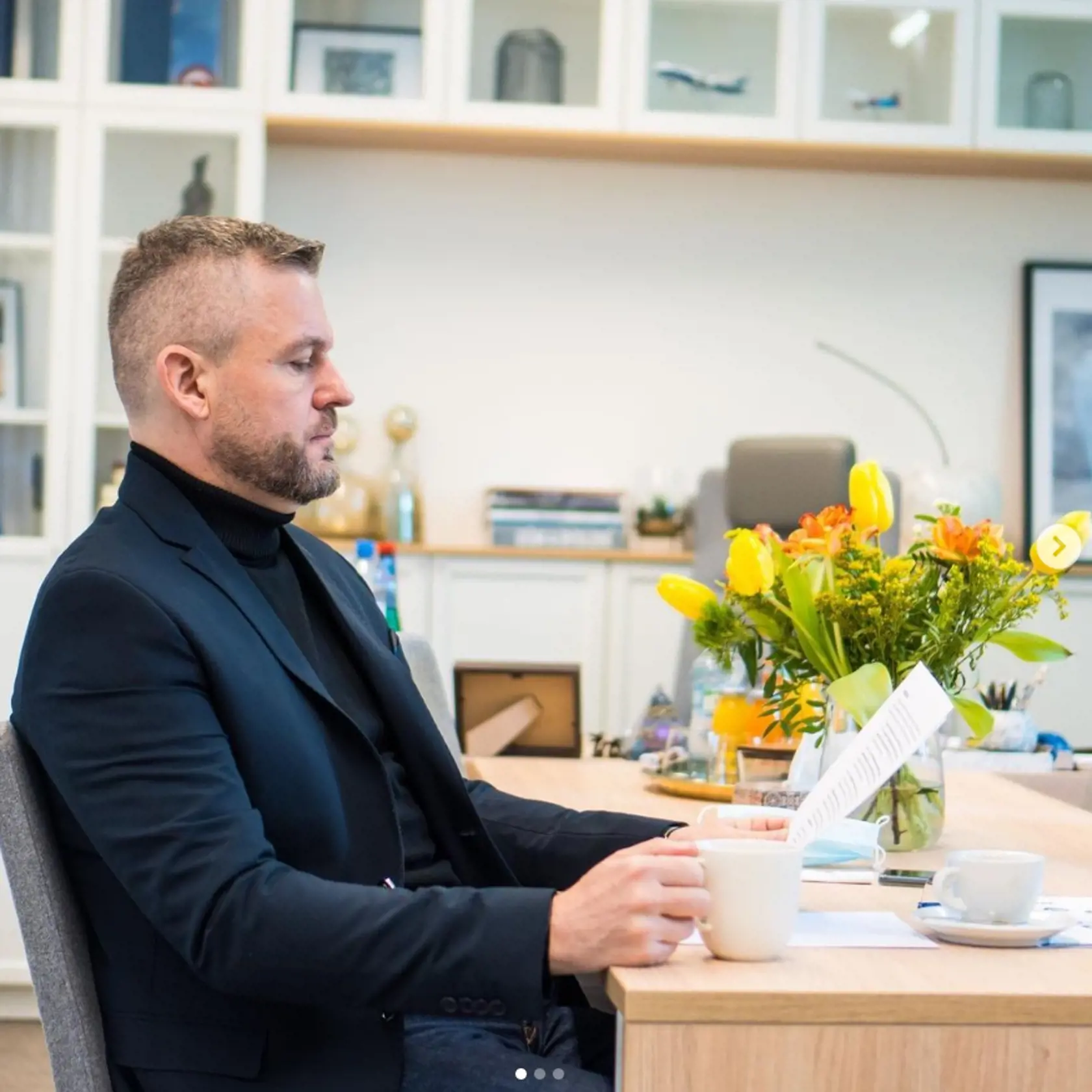 Peter Pellegrini sa pripravuje na účinkovanie v diskusných reláciách Sobotné dialógy na Rádiu Slovensko a Na telo v TV Markíza. Príspevok z 20. marca 2021