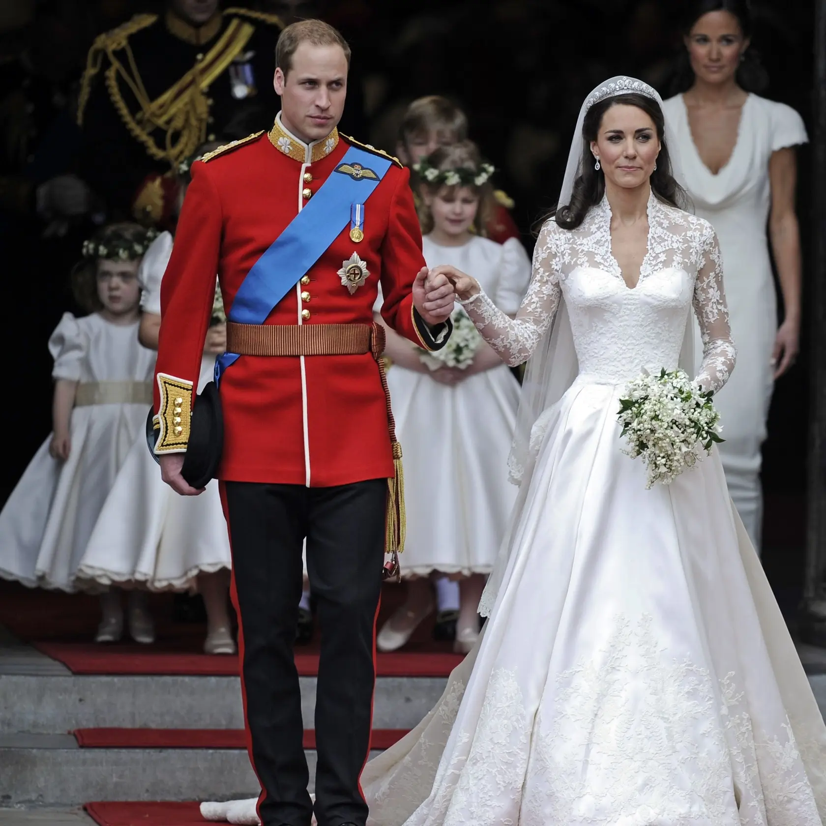 Vojvodkyňa Kate a princ William opúšťajú Westminsterské opátstvo po svadobnom obrade v roku 2011.