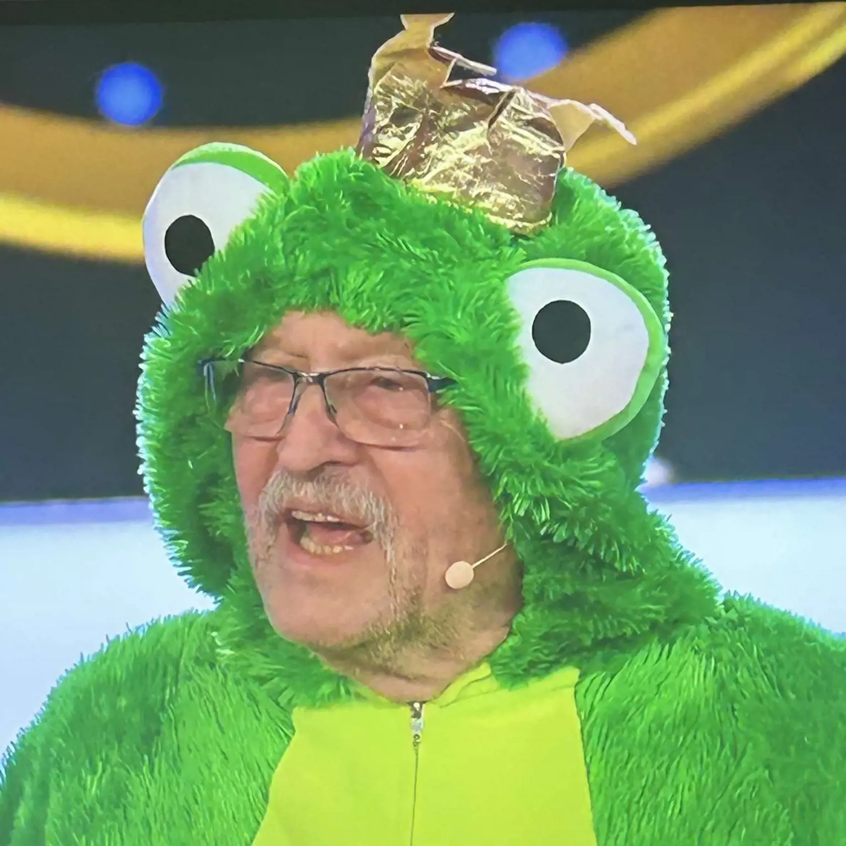 Herec Ferko Kovár ako žabí princ.