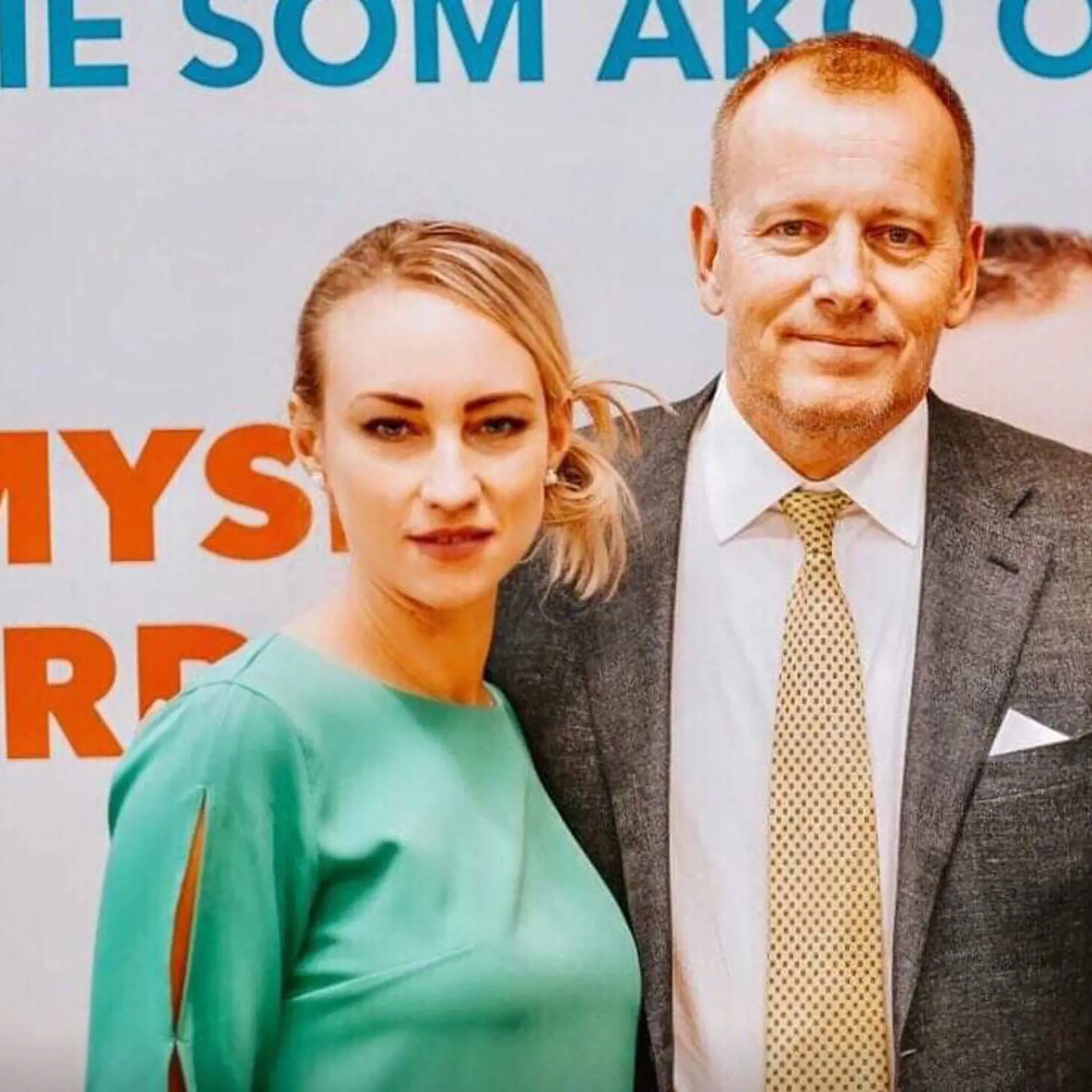 Poslankyňa Petra Hajšelová má 38 rokov.  Do politiky podľa vlastných slov vstúpila s čistým štítom: „Nie som deformovaná politickými systémami, ktoré tu pred rokom 1989 a po roku 1989 boli a spôsobili v značnej miere chudobu slušných ľudí.“