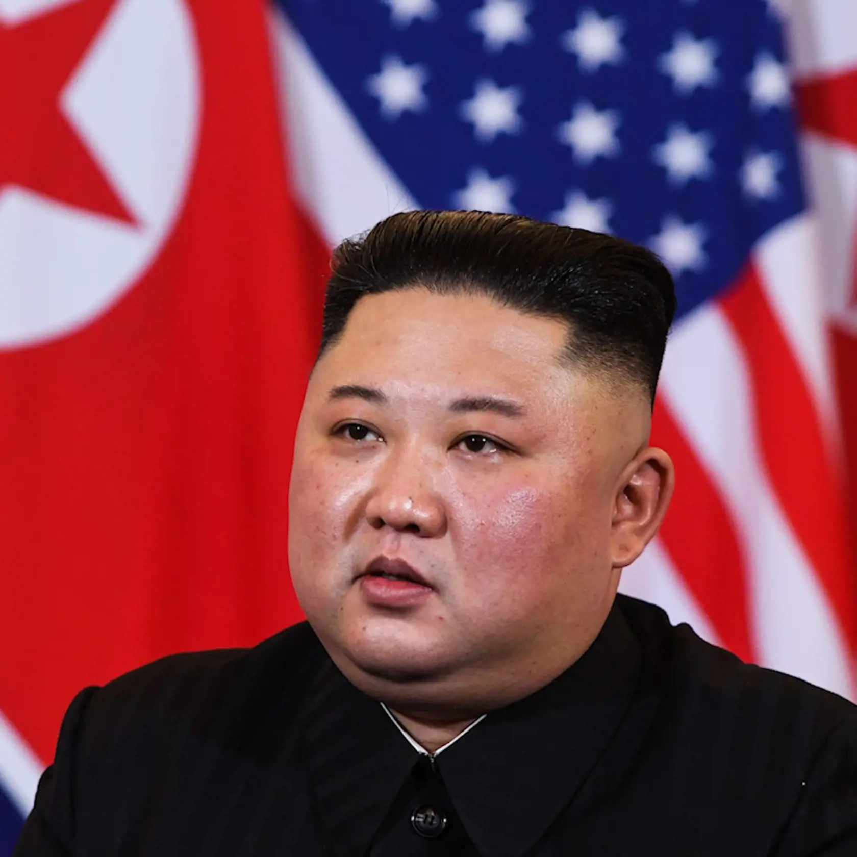 Špekuluje sa o smrti severokórejského diktátora Kim Čong-una. Prezident USA Donald Trump, ktorý s Kimom našiel spoločnú reč, to odmieta.