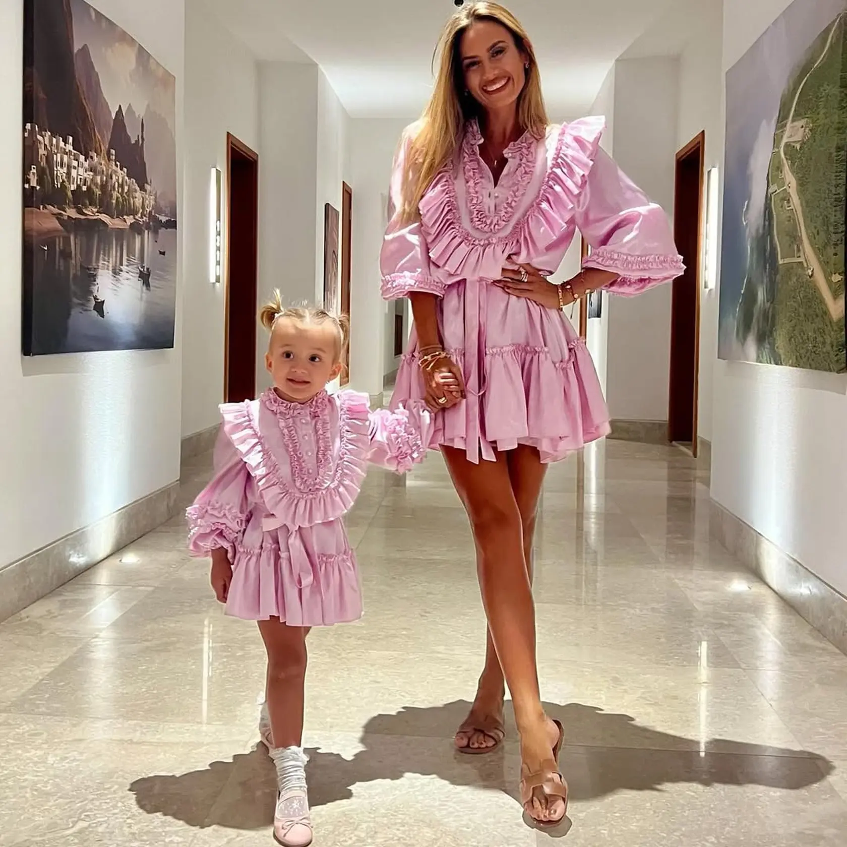 Natália Glosíková dcérkou v rovnakých šatách