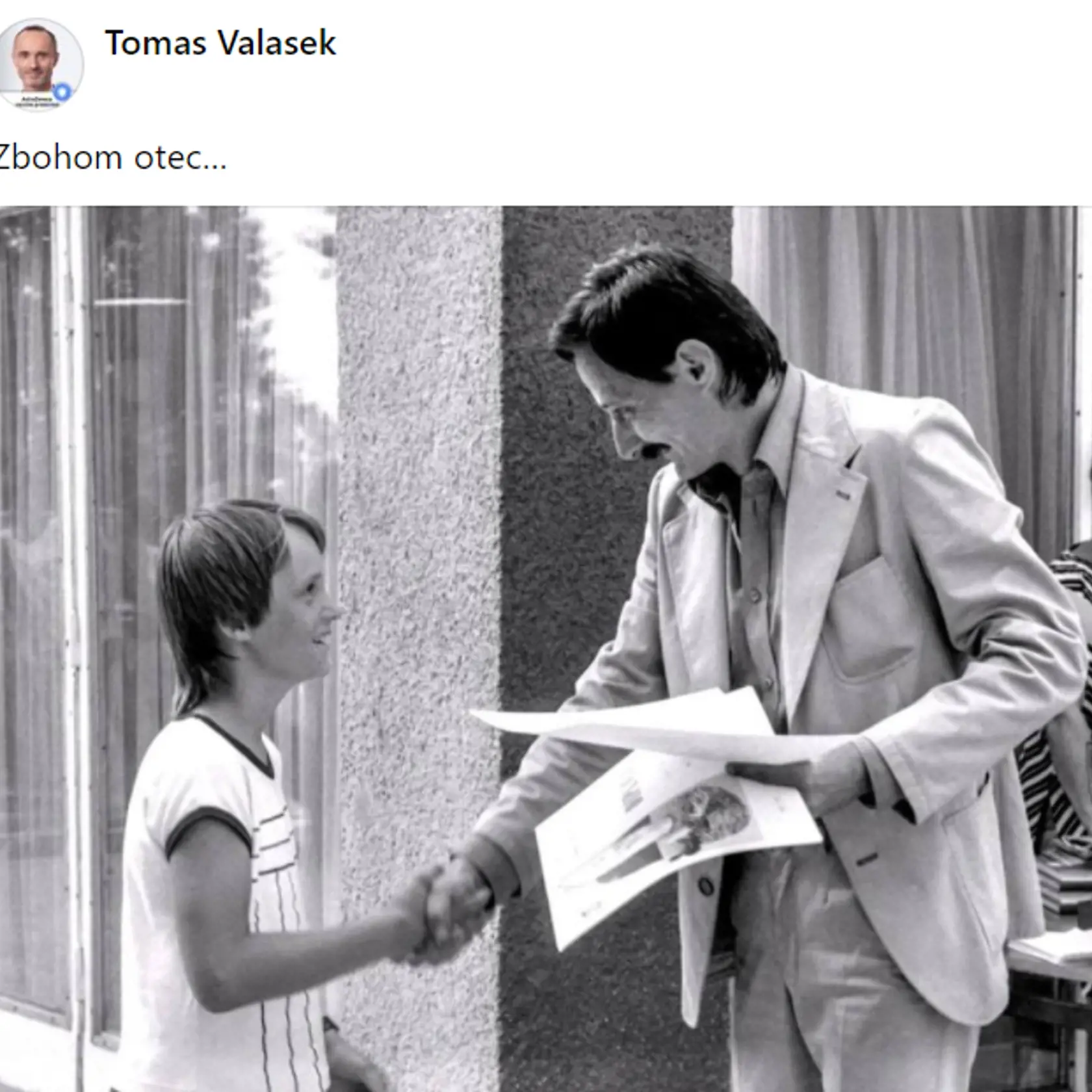 Tomáš Valášek zverejnil aj fotografiu so svojím zosnulým otcom.