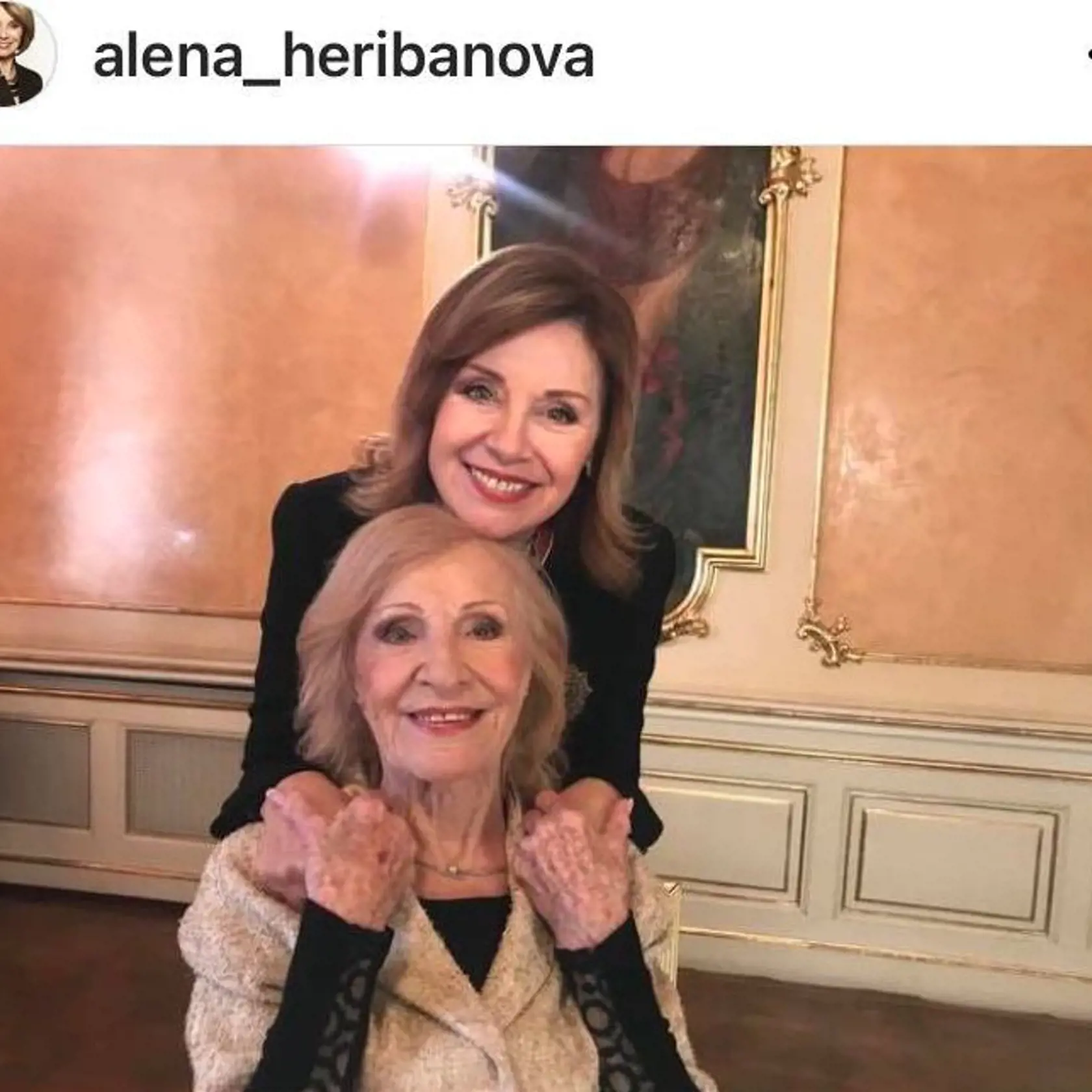 "Legendárna Mária Kráľovičová, pôvabná, šarmantná Marína, plná energie a radosti zo života je už v hereckom nebi. Ďakujem Ti, drahá moja, za krásne spoločné chvíle. Na javisku, v hľadisku, v rozhovoroch, na káve. Ďakujem za zážitok spoznať Ťa a užívať Tvoje umenie žiť. Odpočívaj v pokoji," napísala Alena Heribanová.