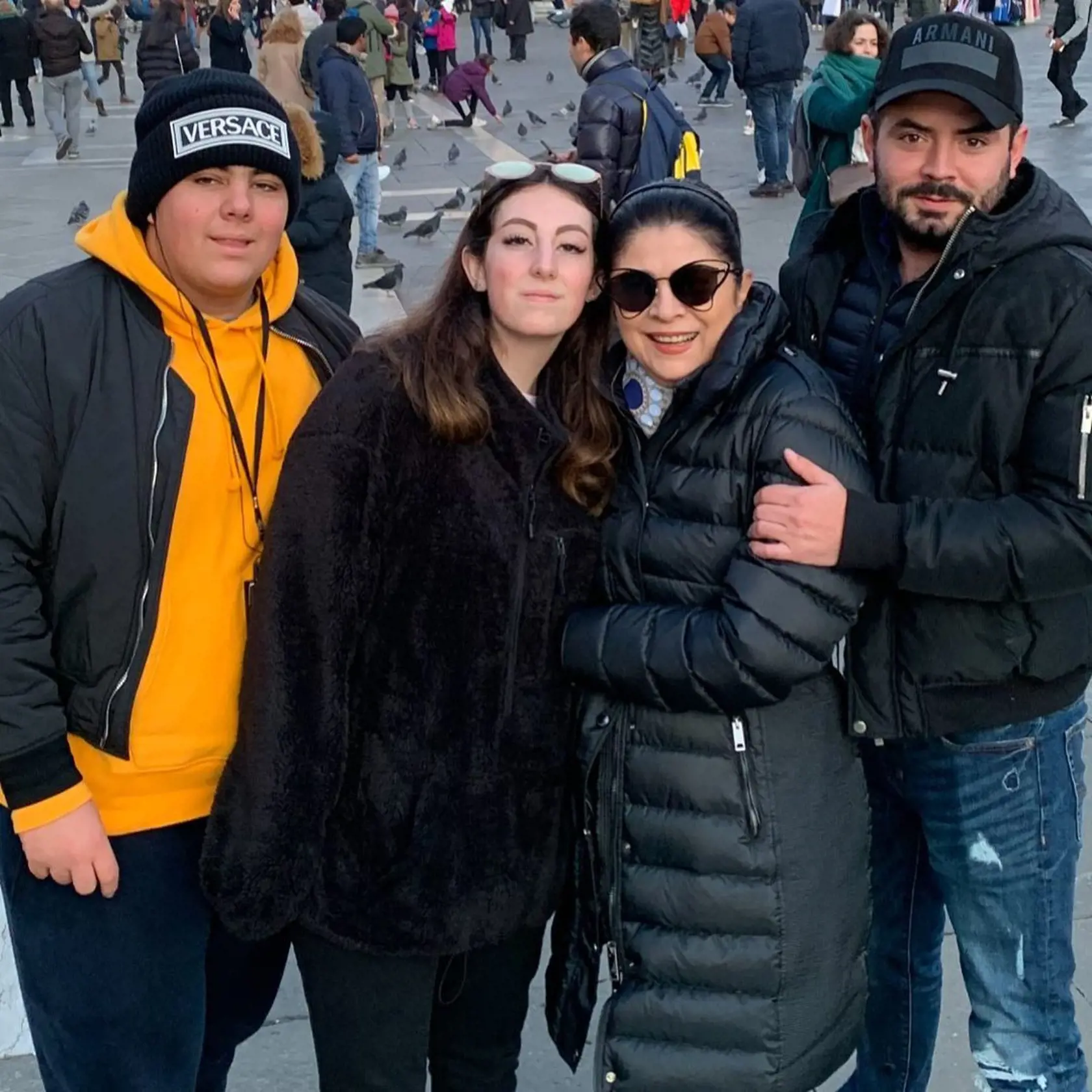 Victoria Ruffo s deťmi, dvojičkami a najstarším synom.