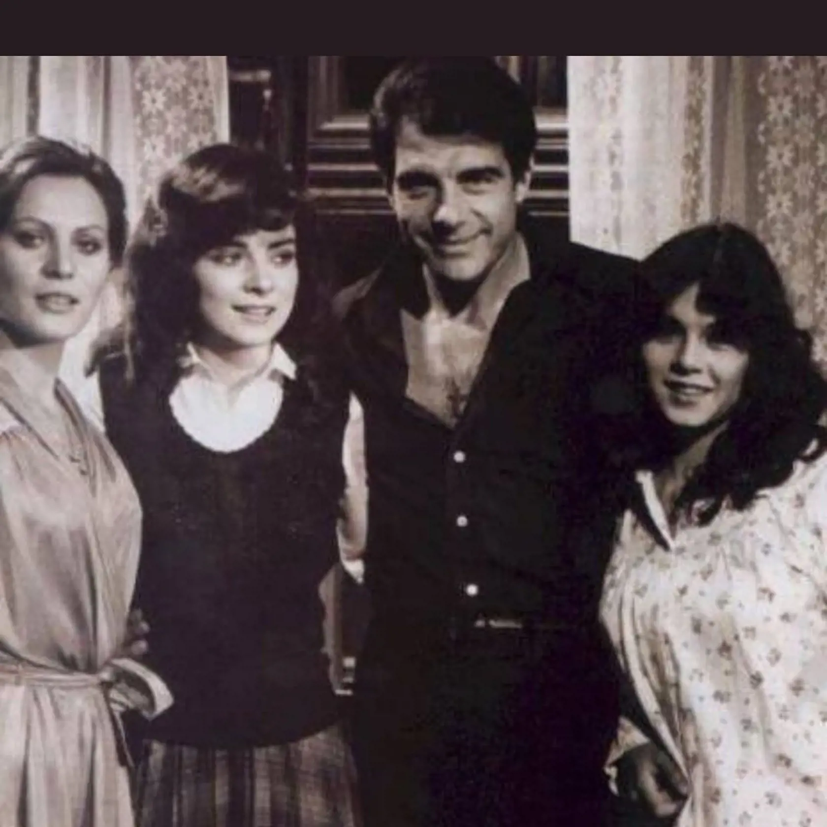 Victoria Ruffo kedysi (druhá zľava)