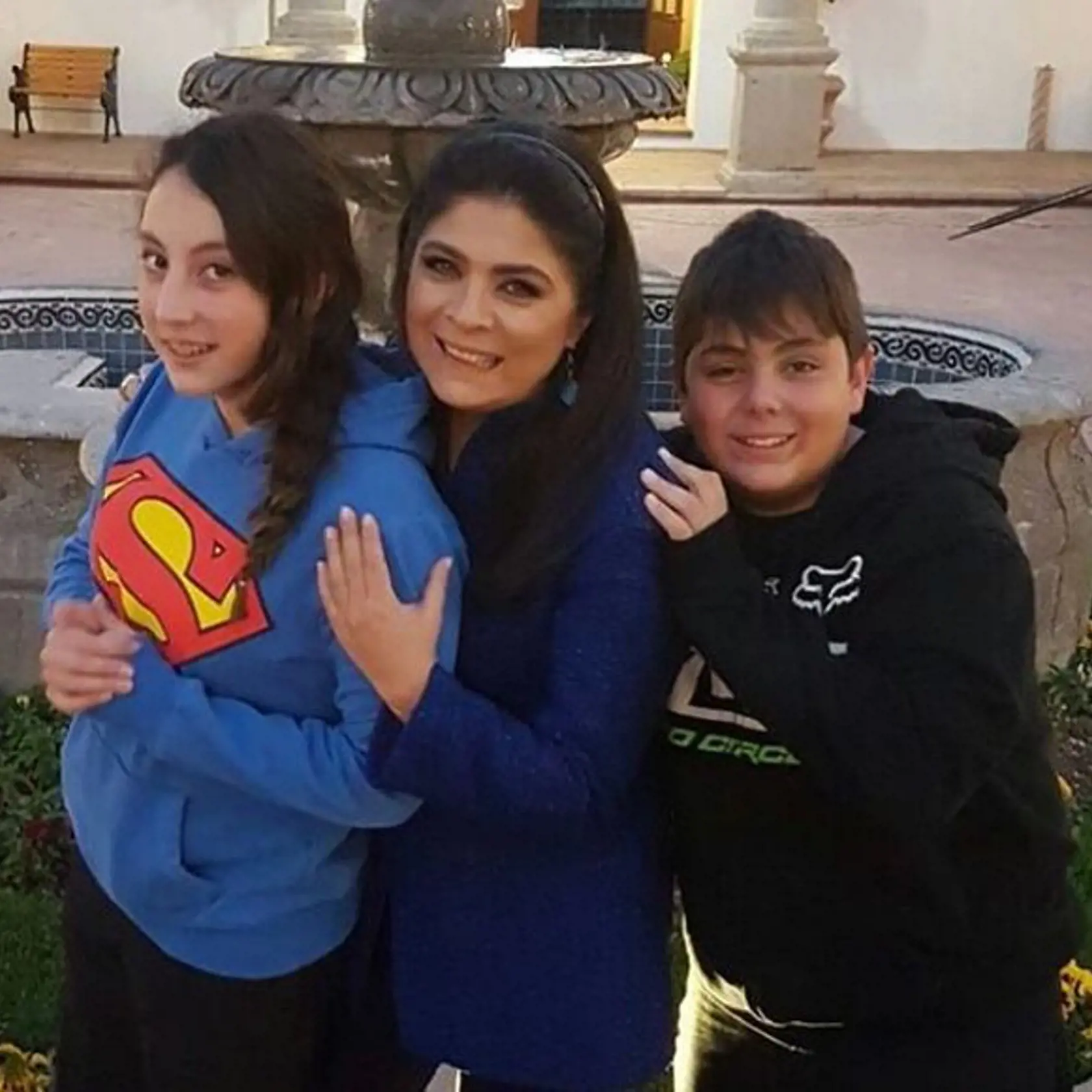 S dcérou Vicky a synom Anuarom.