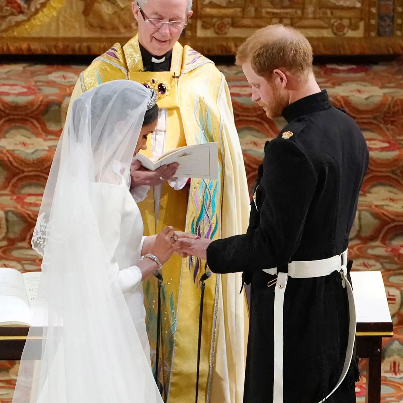 Harry a Meghan počas sobáša.