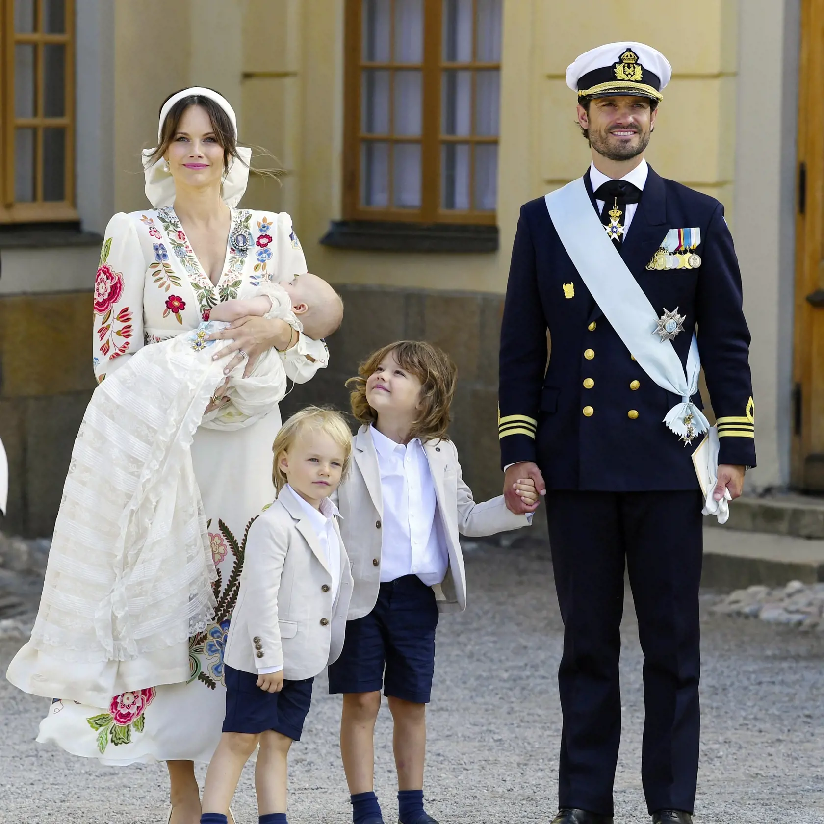 Švédsky princ Carl Philip s manželkou Sofiou a ich deťmi