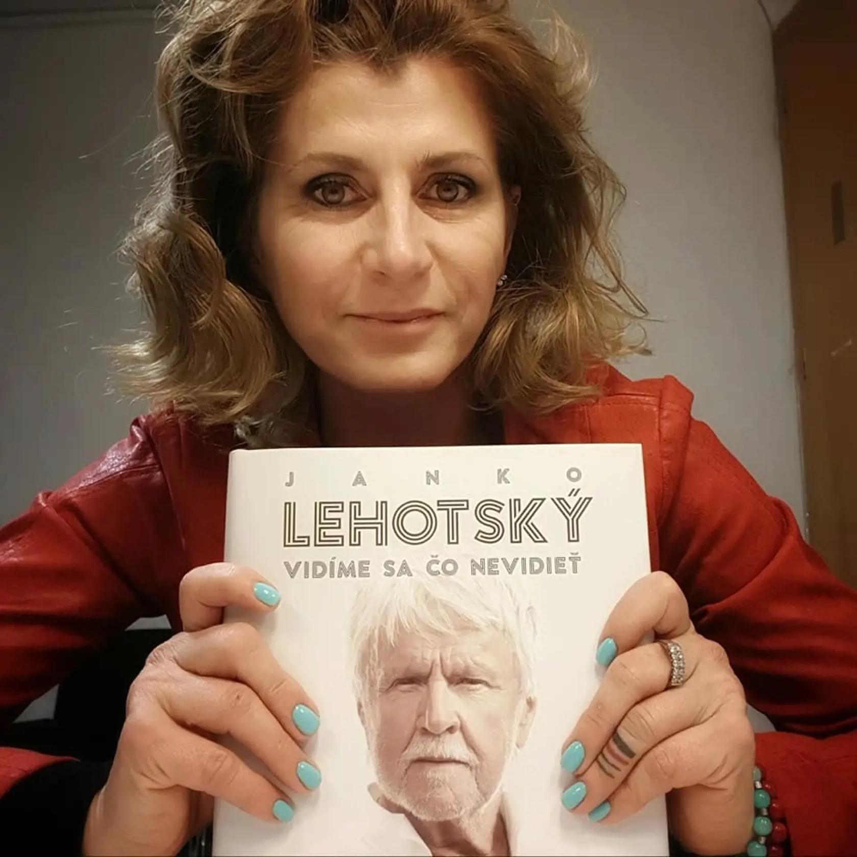 Ivona Procházková Novotná. Mnohí si pamätajú jej energický hlas, ktorý pripomínal Mariku Gombitovú. Rodáčku z Liptova, ktorá Mariku v kapele nahradila v roku 1985, si na festivale Bystrické zvony všimol Janko Lehotský.