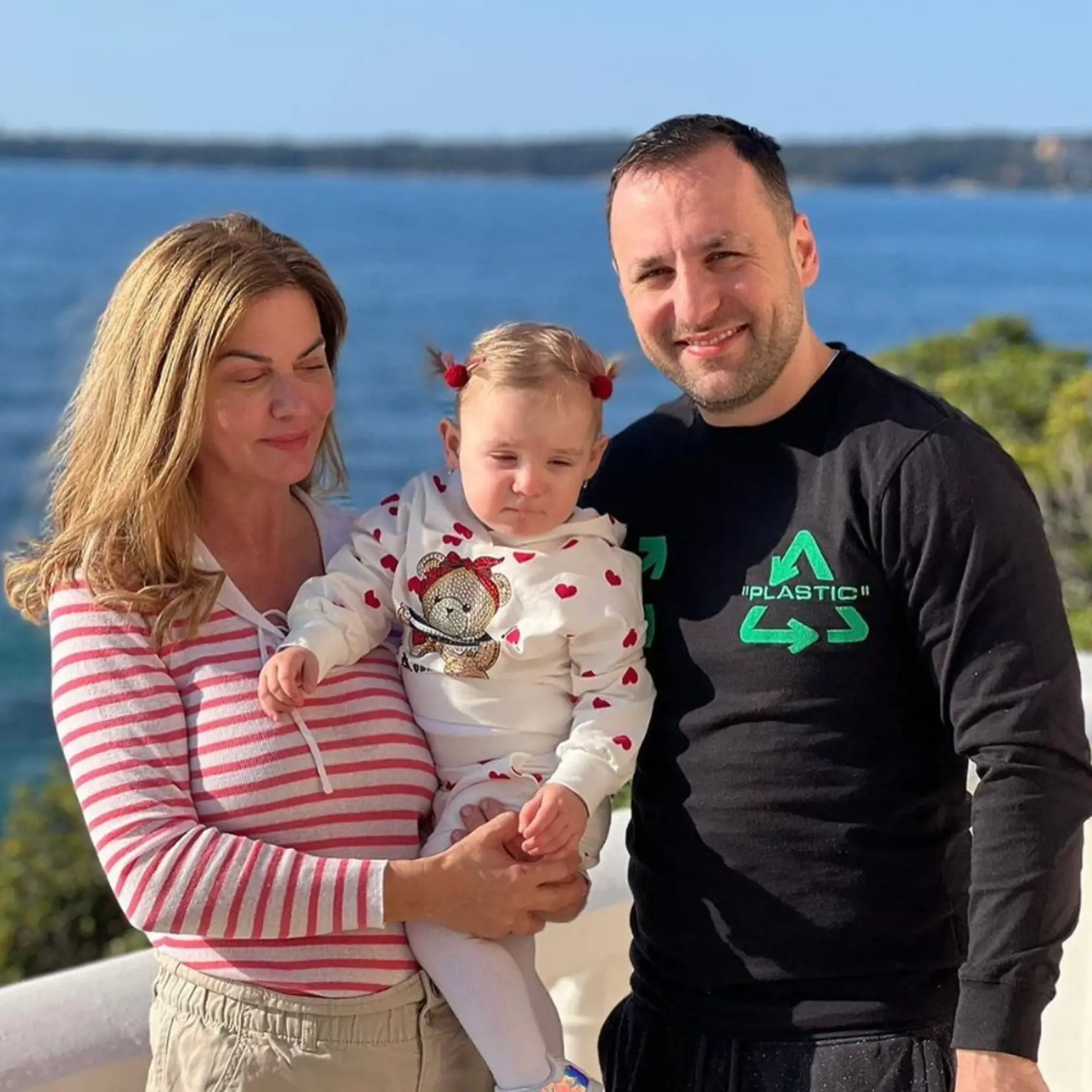 Monika Beňová s partnerom a dcérkou na dovolenke v Cannes.