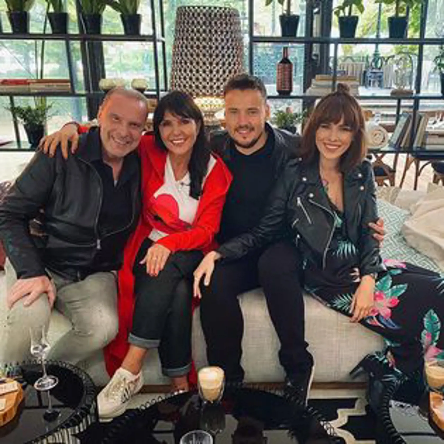 Vpravo sú manželia Kindlovci, vľavo redaktorka Martina Jandová a Štefan Margita.