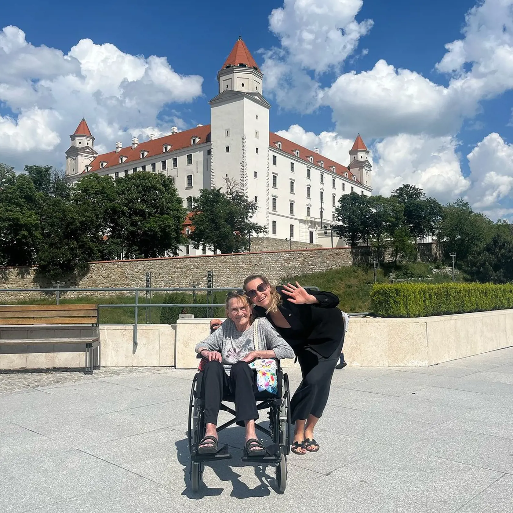 Romana Tabák s babičkou Evou si užili výlet na bratislavský hrad.