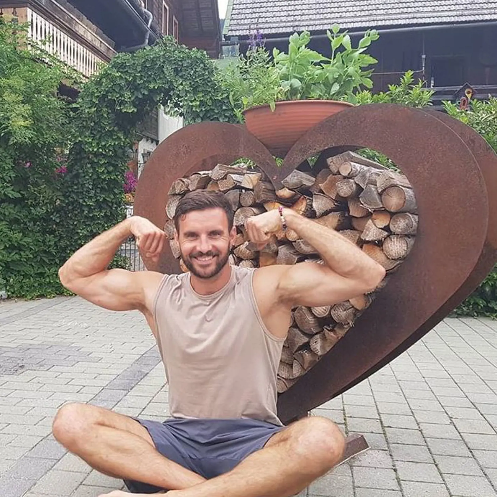 Posielam veľa lásky mojim láskam, mojim dievčatám.
A posielam ju aj Tebe, odkázal pred pár dňami z Rakúska Martin cez sociálnu sieť.